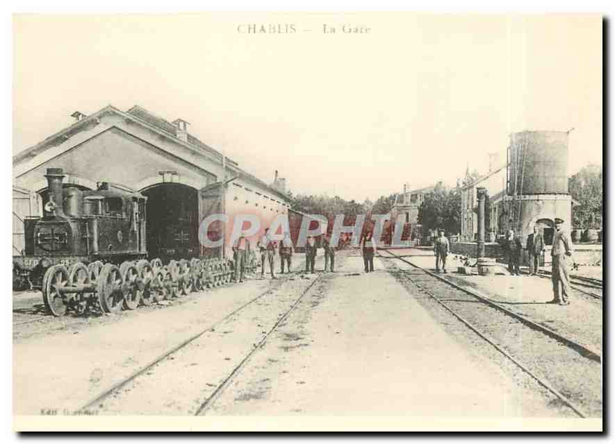 CPM Depot et gare de Chablis vers 1900