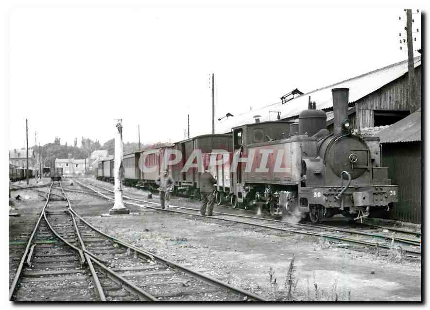 CPM Train pour Denain en gare de Caudryn 1956