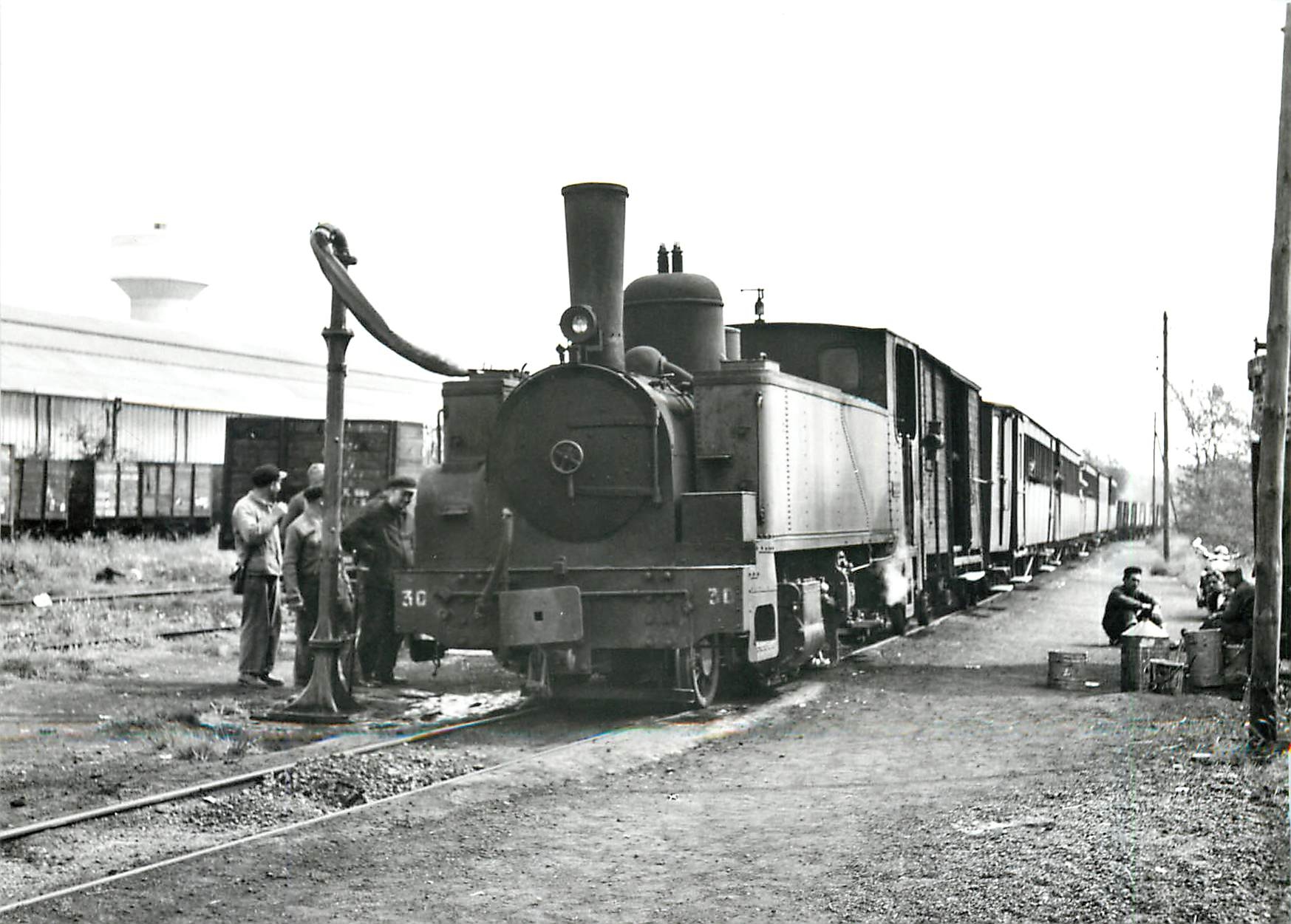 CPM Train pour Denain a Vieux-Lourches 4.9.1957