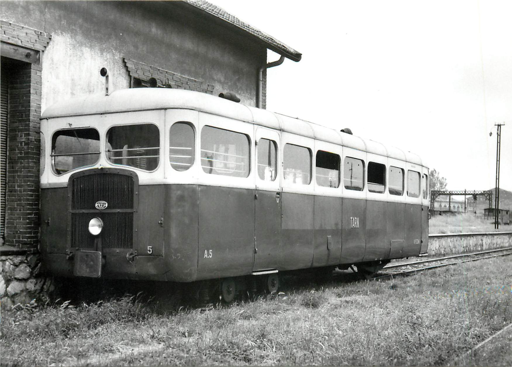 CPM Autorail Verney A5 au depot de Castres 1953
