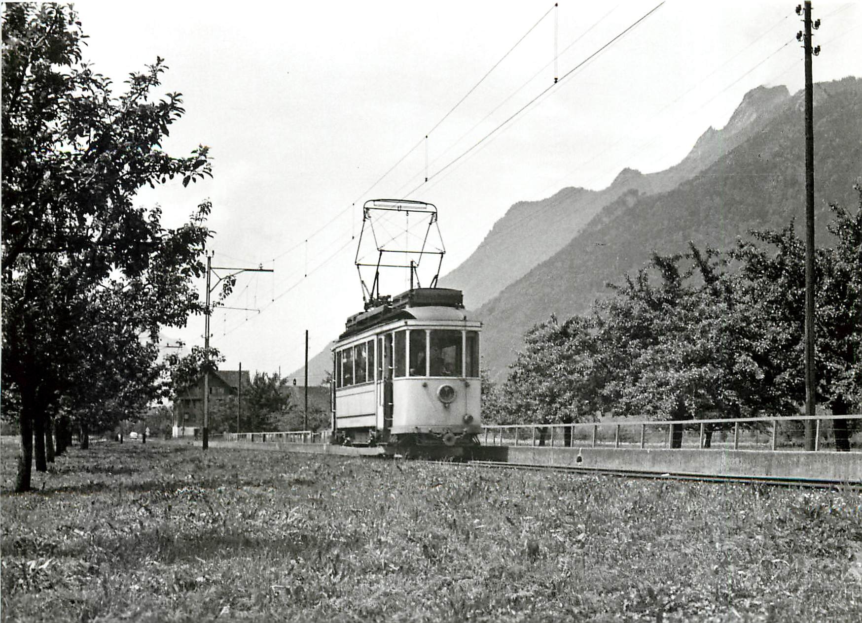 CPM Das 1914 an die Stelle der Drehstromwagen getretene Gleichstrimtram in Seewen in den ersten Betr
