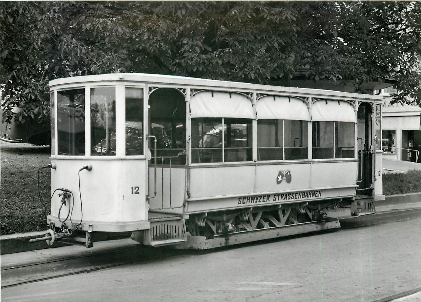 CPM Im Gegensatz zum Wagen SStB B2 11 hatte Nr 12 den urspruenglichen Wagenkasten. Schwyz Postplatz 
