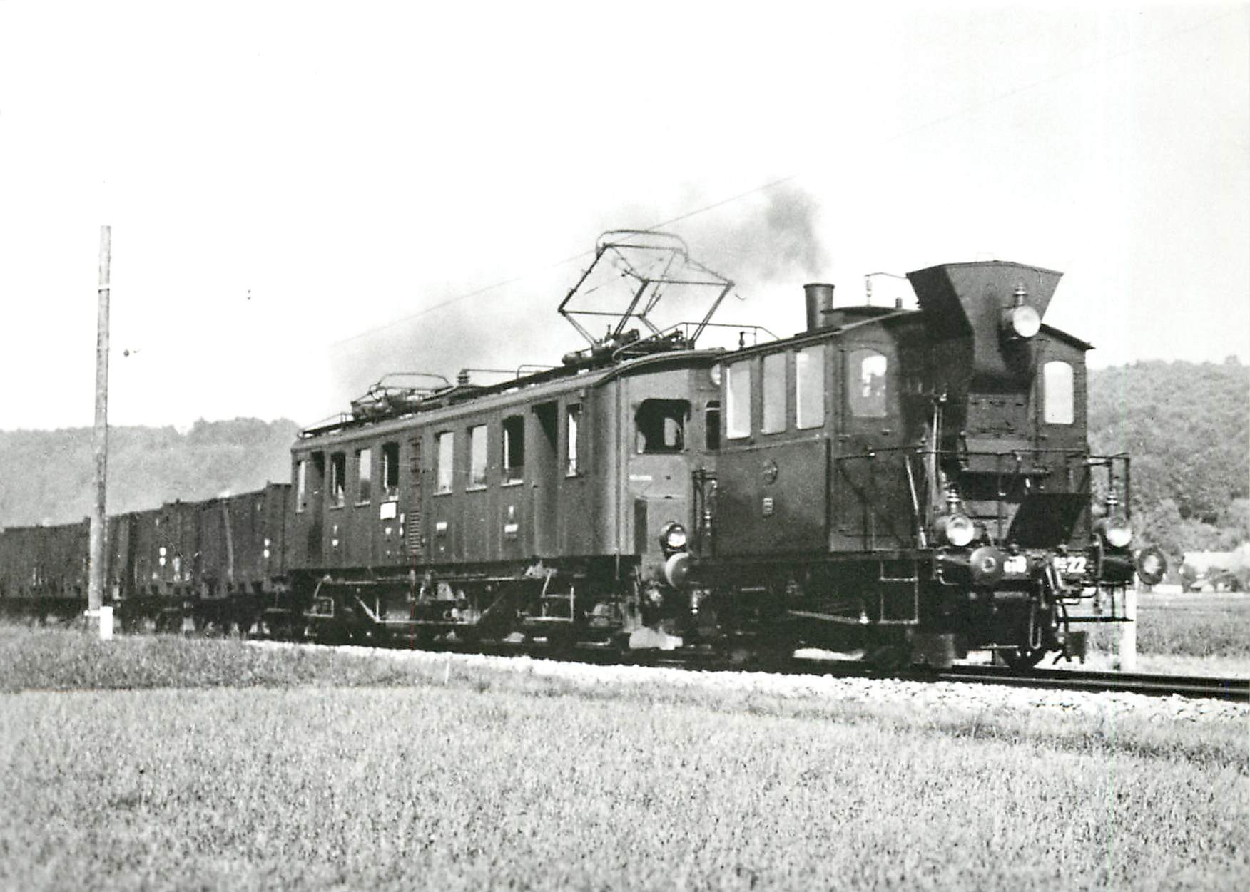 CPM Stattlicher Gueterzug mit der STB Ed 2/2 22 und dem mietweise eingesetzten SBB-''Midi-Triebwagen