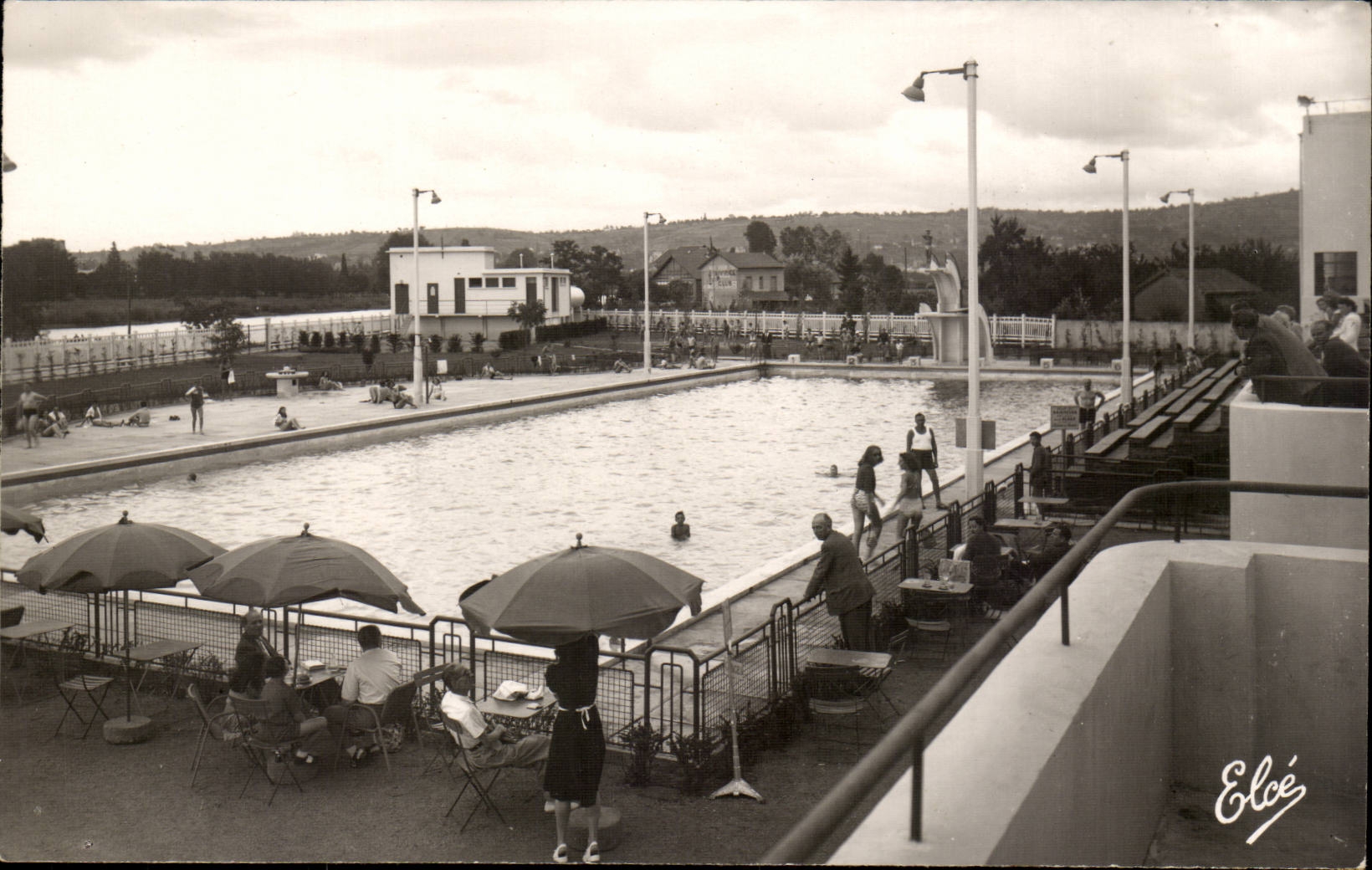 Stade Nautique Bellerive (Allier) — Vue générale du Bassin Olympique et du Terrain de Jeux — Éditeur L. Charatagnieu, 92, Carrefour Victor-Hugo, Bordeaux