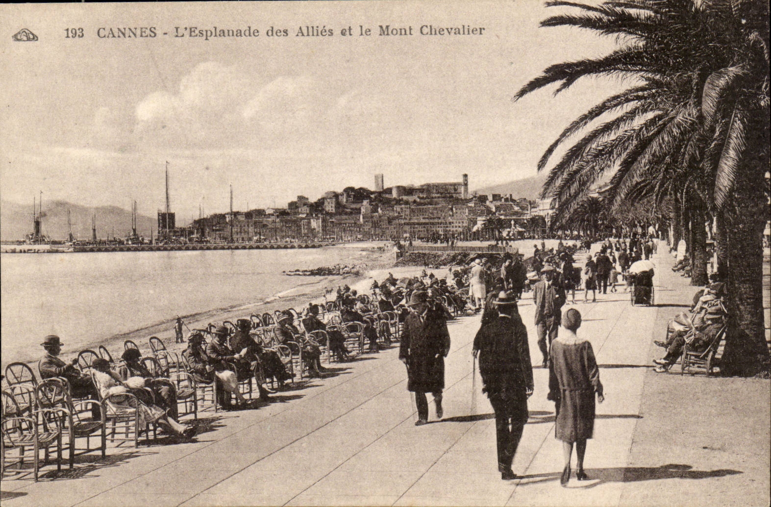 Cote d'Azur - Cannes -L'Esplanade des Alles et le Mont Chevalier- CPA 