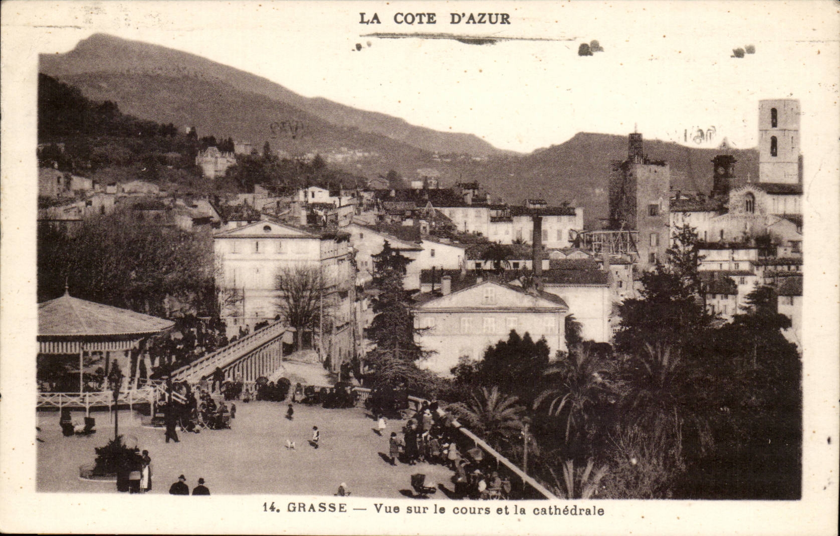 Grasse - Vue sur la cours et la Cathedrale- CPA 