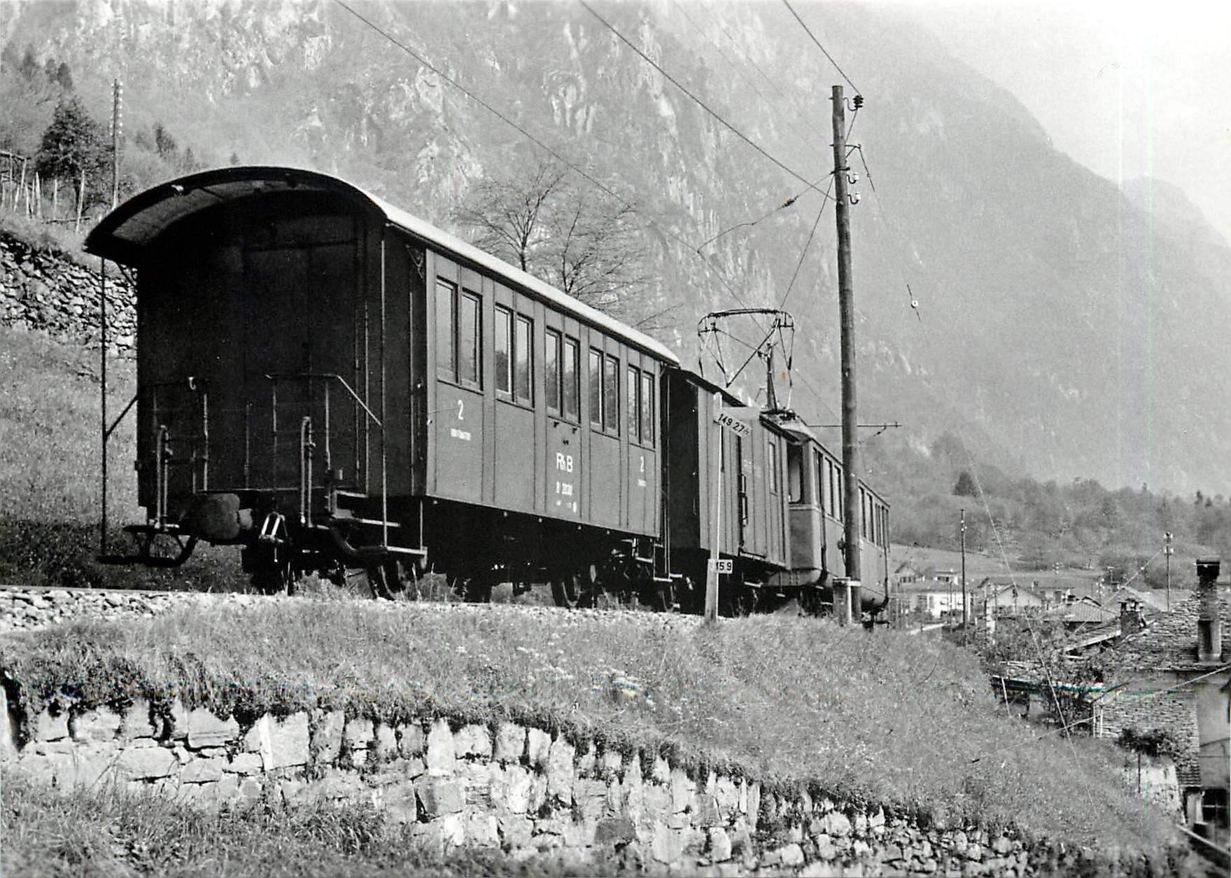 CPM Train pour Mesocco arrivant à Cama