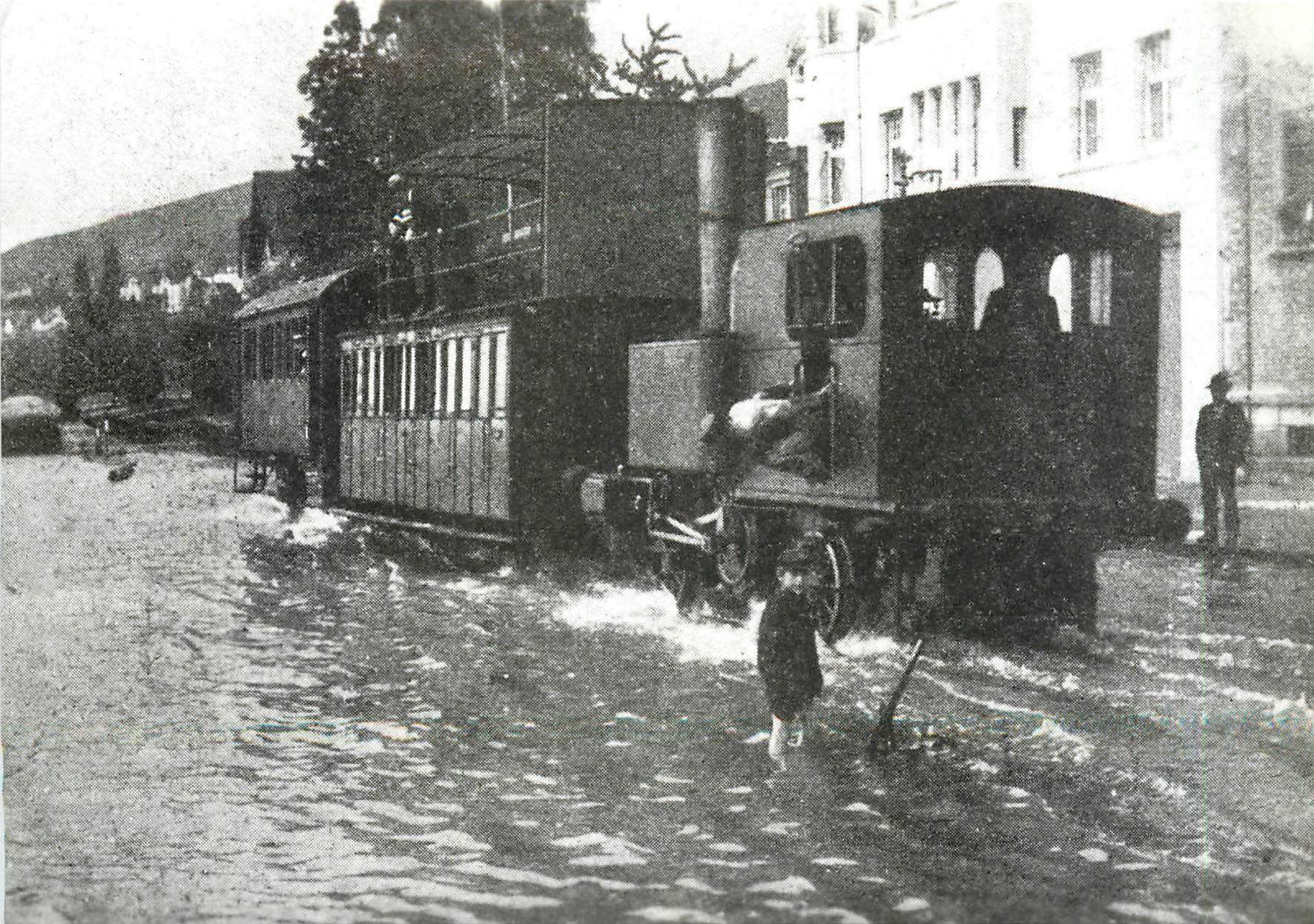 CPM RHB-Dampfzug vor dem uberschwemmten Hafenbahnhof im Sommer 1910