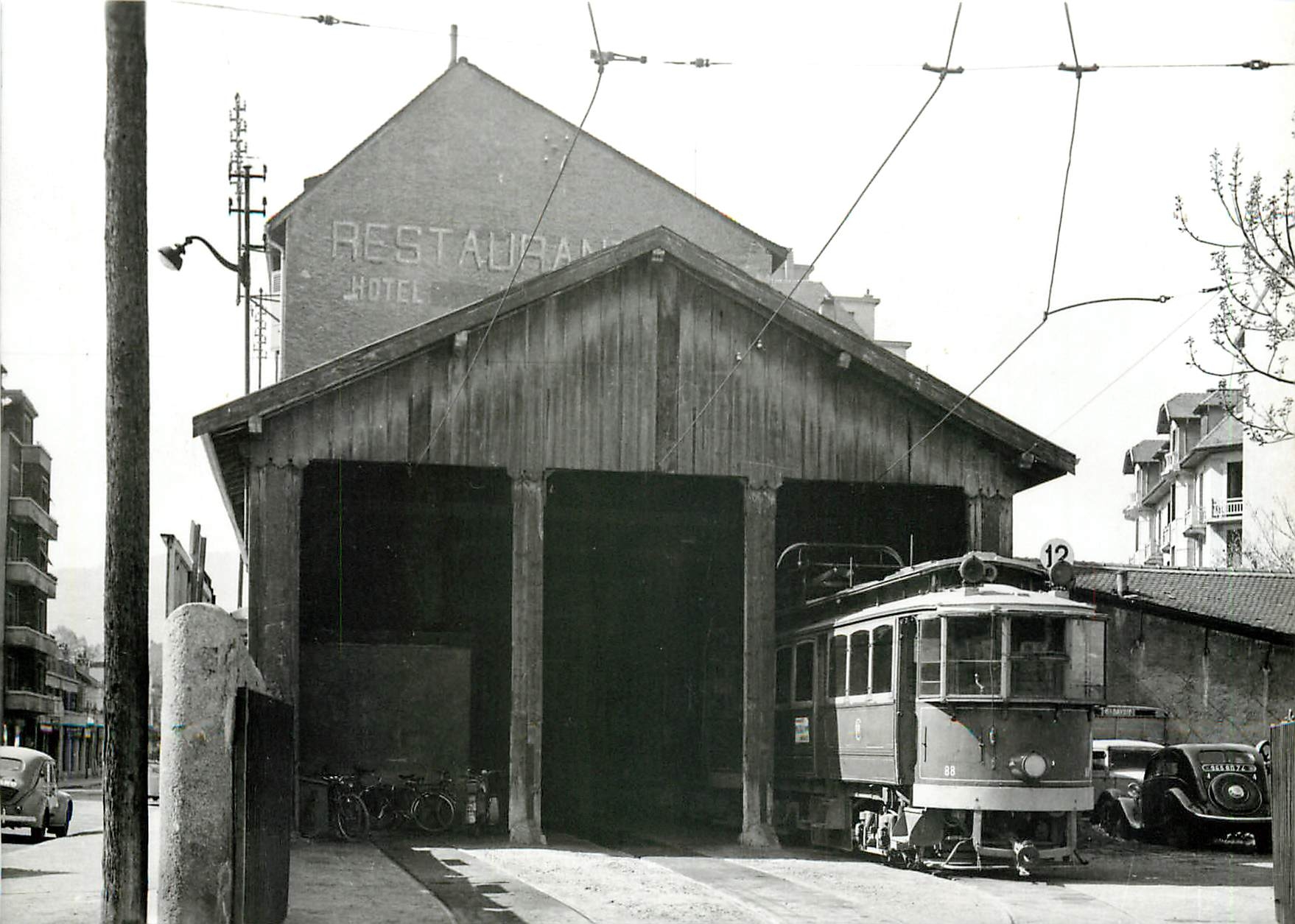 CPM Ce 2/4 88 ( SWS 1901) dans la remise d'Annemasse 1952