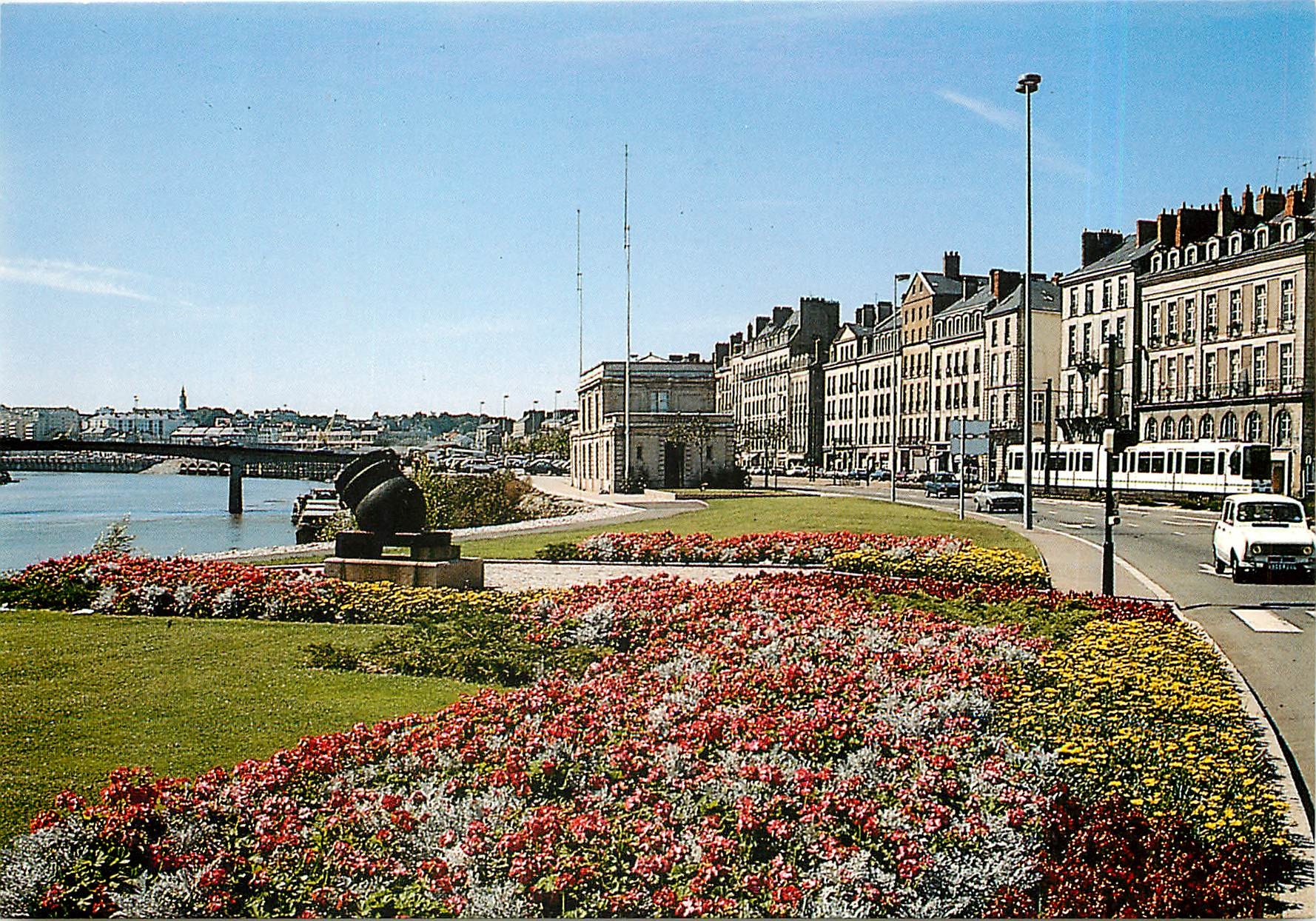 CPM NANTES Le quai de la Fosse et le port