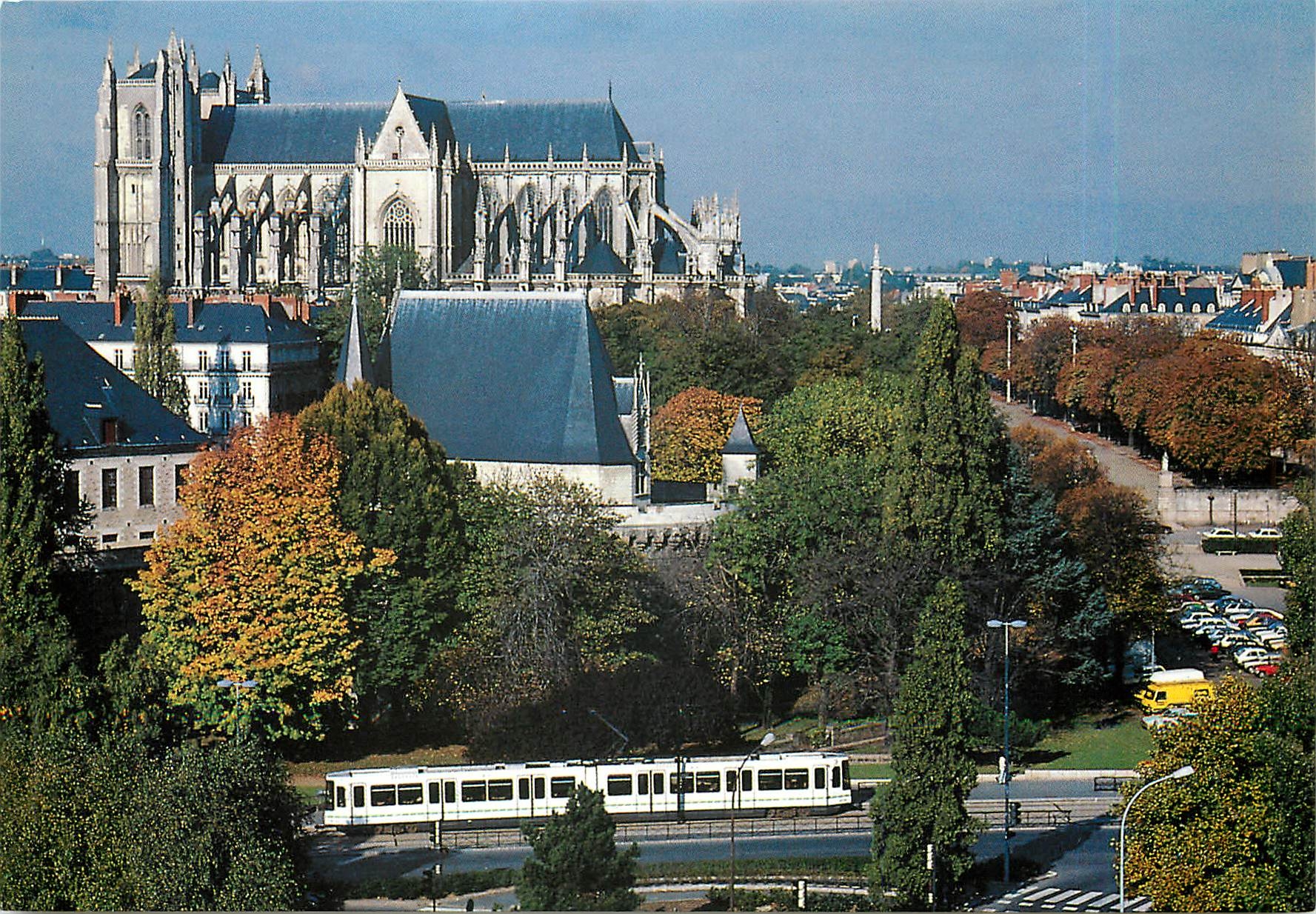 CPM NANTES La Tour du Fer a Cheval  La Cathedrale