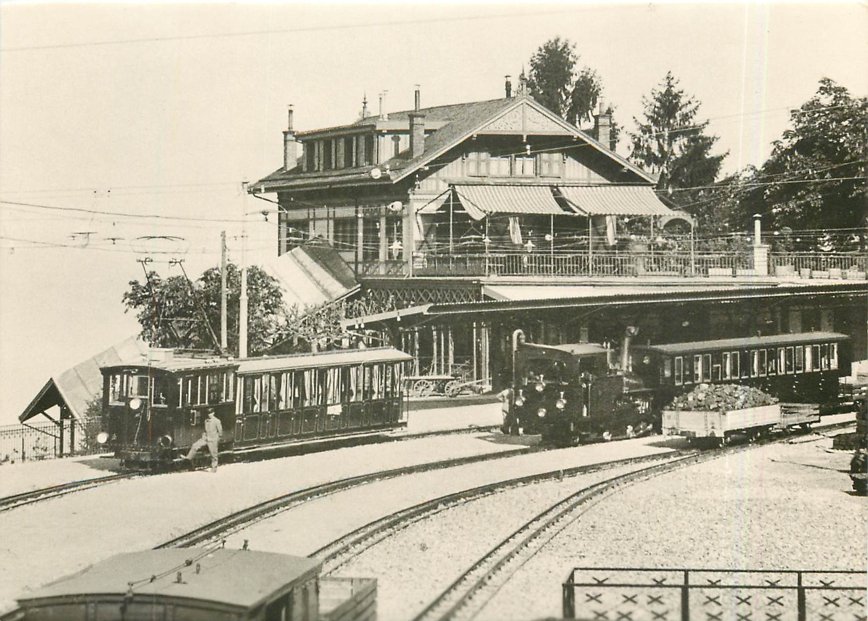 CPM Correspondance MGI et GN en gare de Glion ver 1910