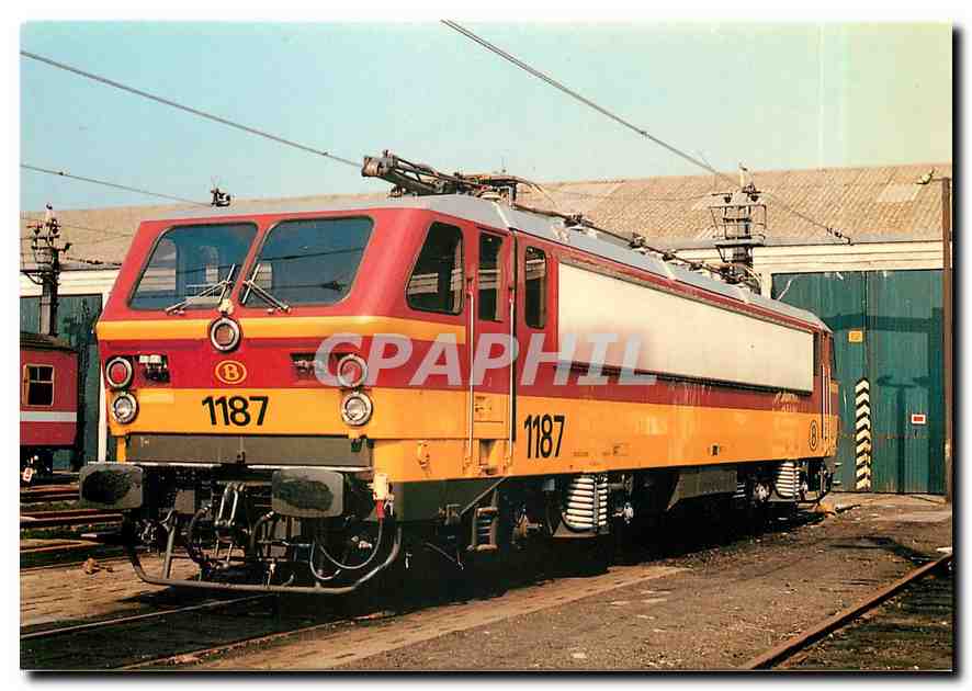 CPM la nouvelle B B  1187 de laa S.N.C.B au dépôt de Forest-Midi