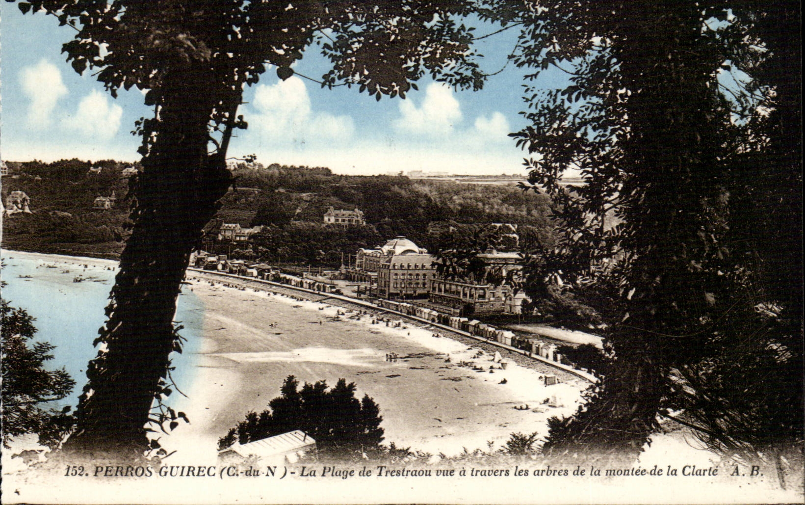 Perros Guirec CPA Plage de Trestraou vue a travers les arbres de la montee de la clarte