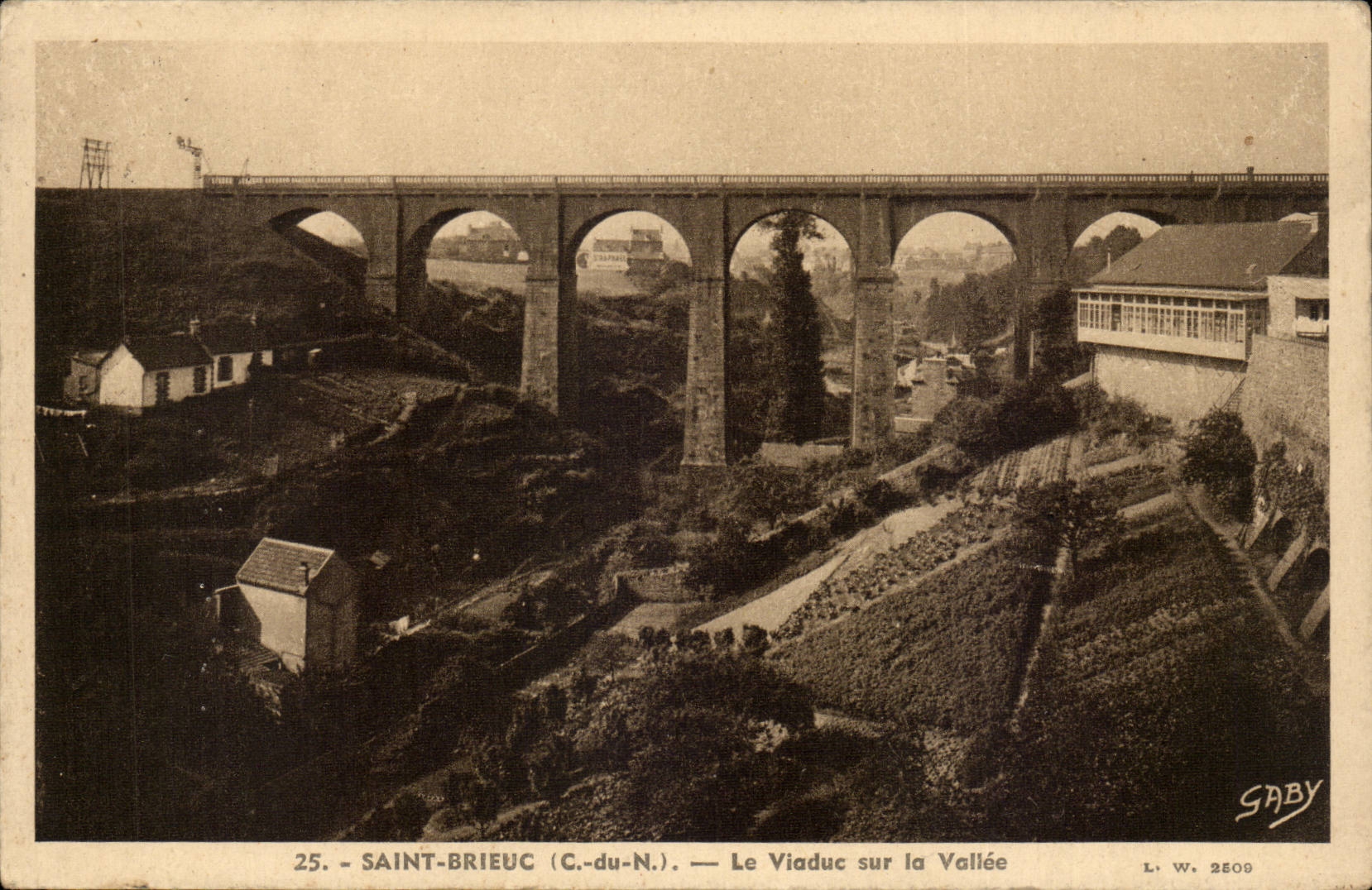 Saint Brieuc CPA Le viaduc sur la Vallee