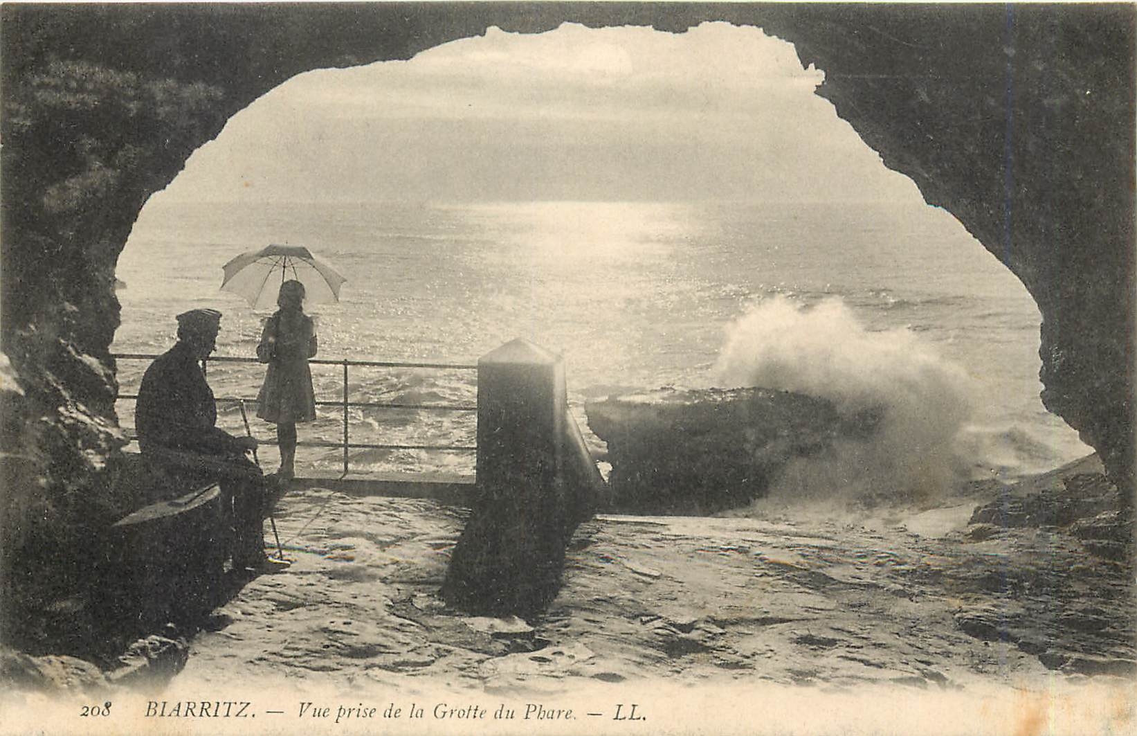 Biarritz — Vue prise de la Grotte du Phare — LL. n° 208