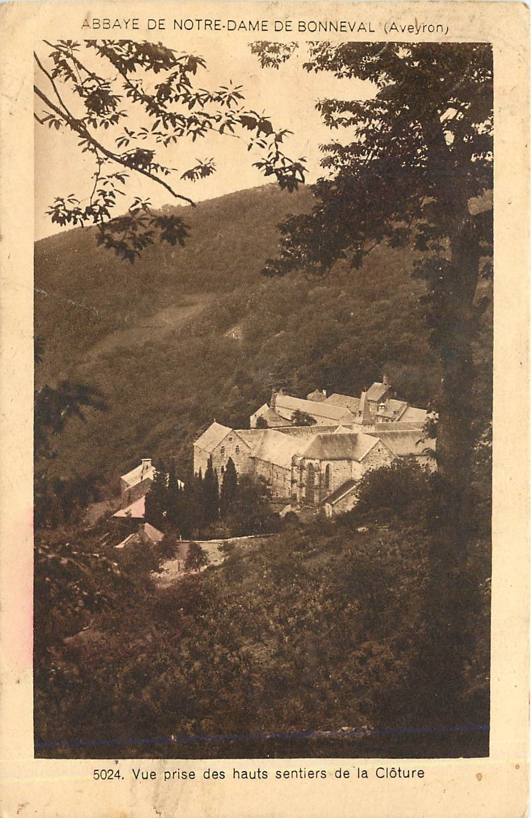 CPA 5024 Vue prise des hauts sentiers de la Cloture Abbaye de Notre Dame de Bonneval