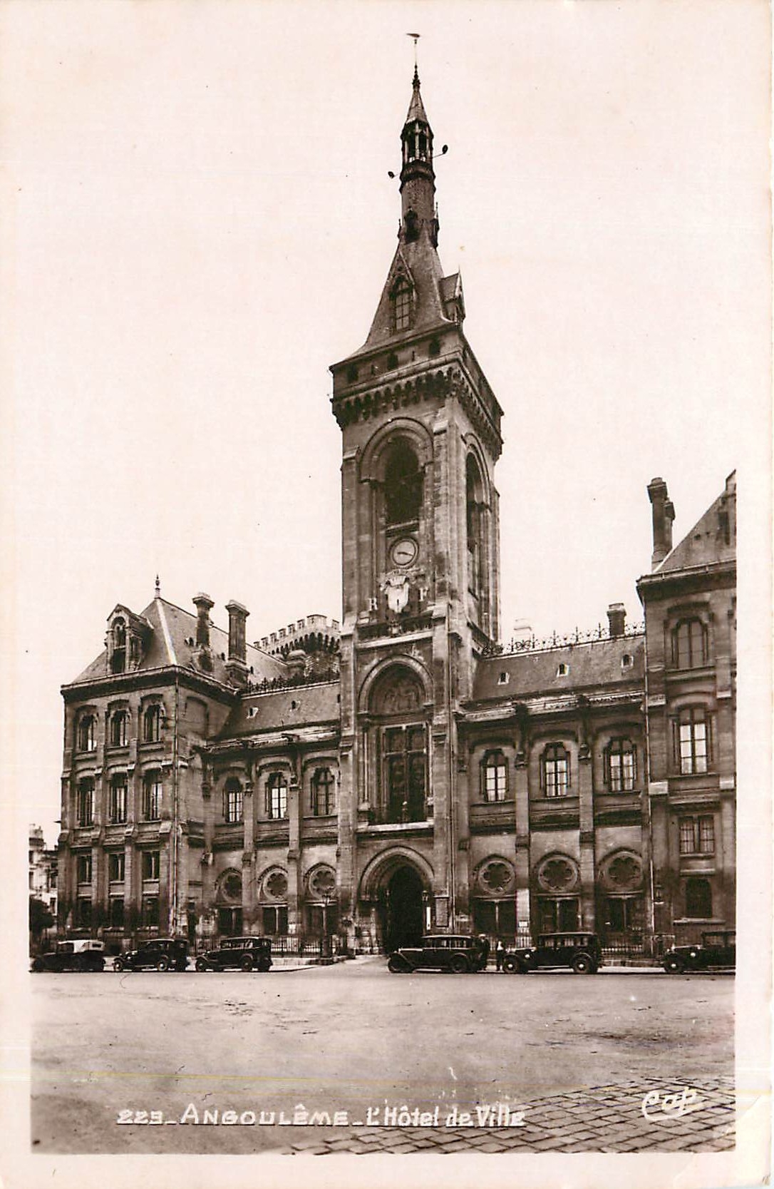 CPA ANGOULEME Hotel de ville