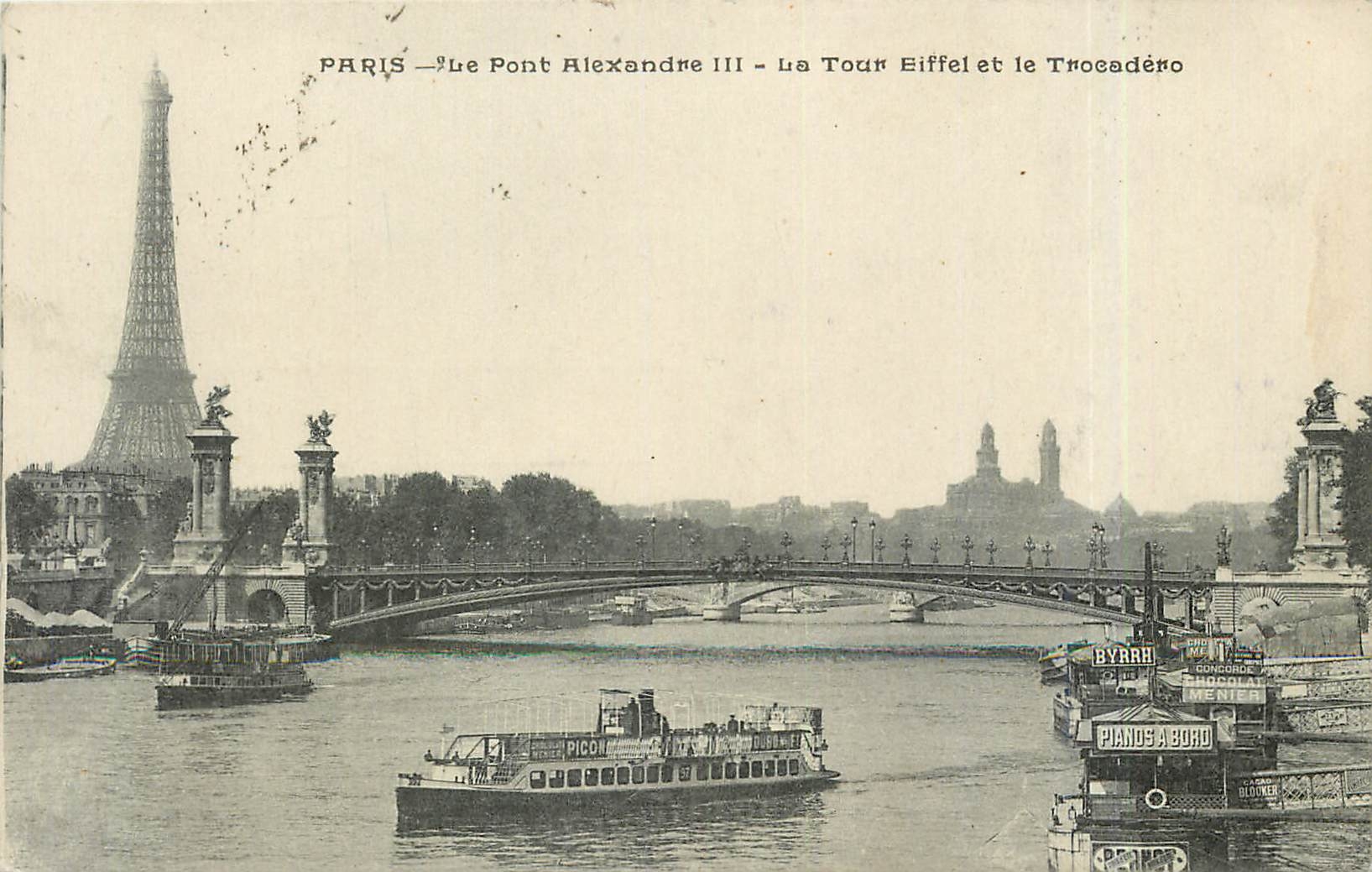 CPA PARIS- le pont Alexandre III -Le Tour Eiffel et le Trocadero Bateaux
