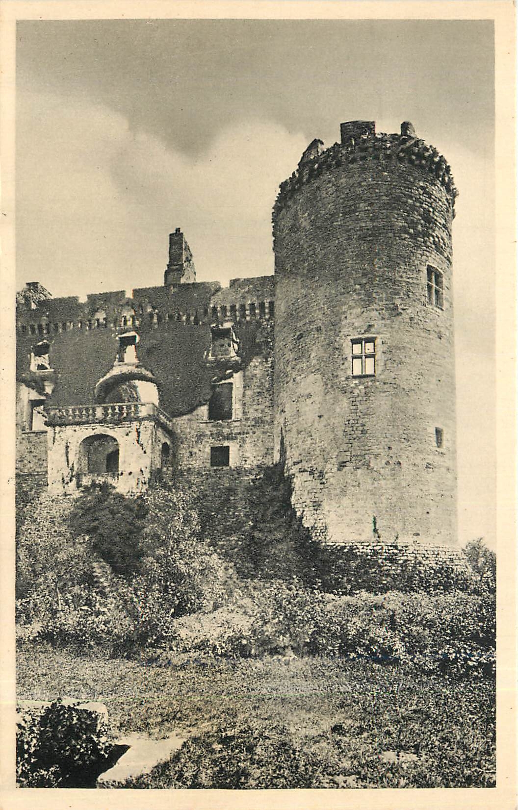 CPA CHATEAU DE CASTELNAU-BETENOUX( Fondation Jean Moulierat) Detail de la façade u Nord