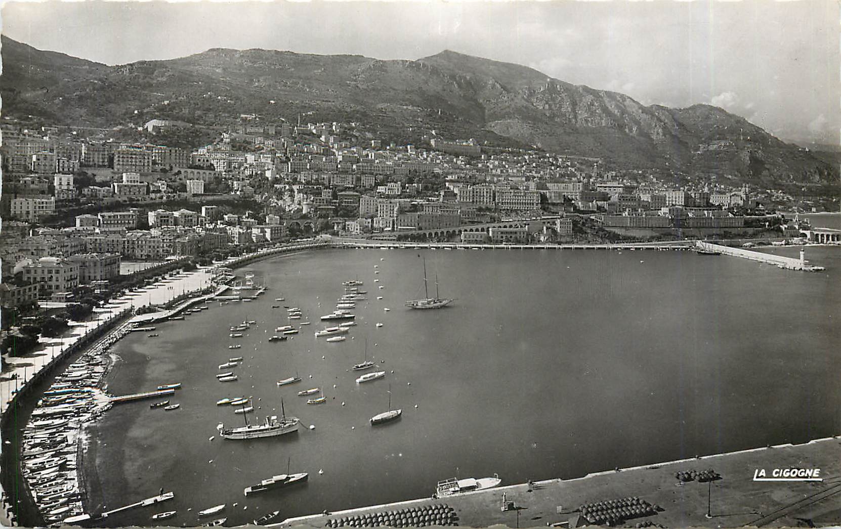 CPA PRINCCIPAUTE DE MONACO.Vue pnoramique sur la Condomine et Monte-carlo
