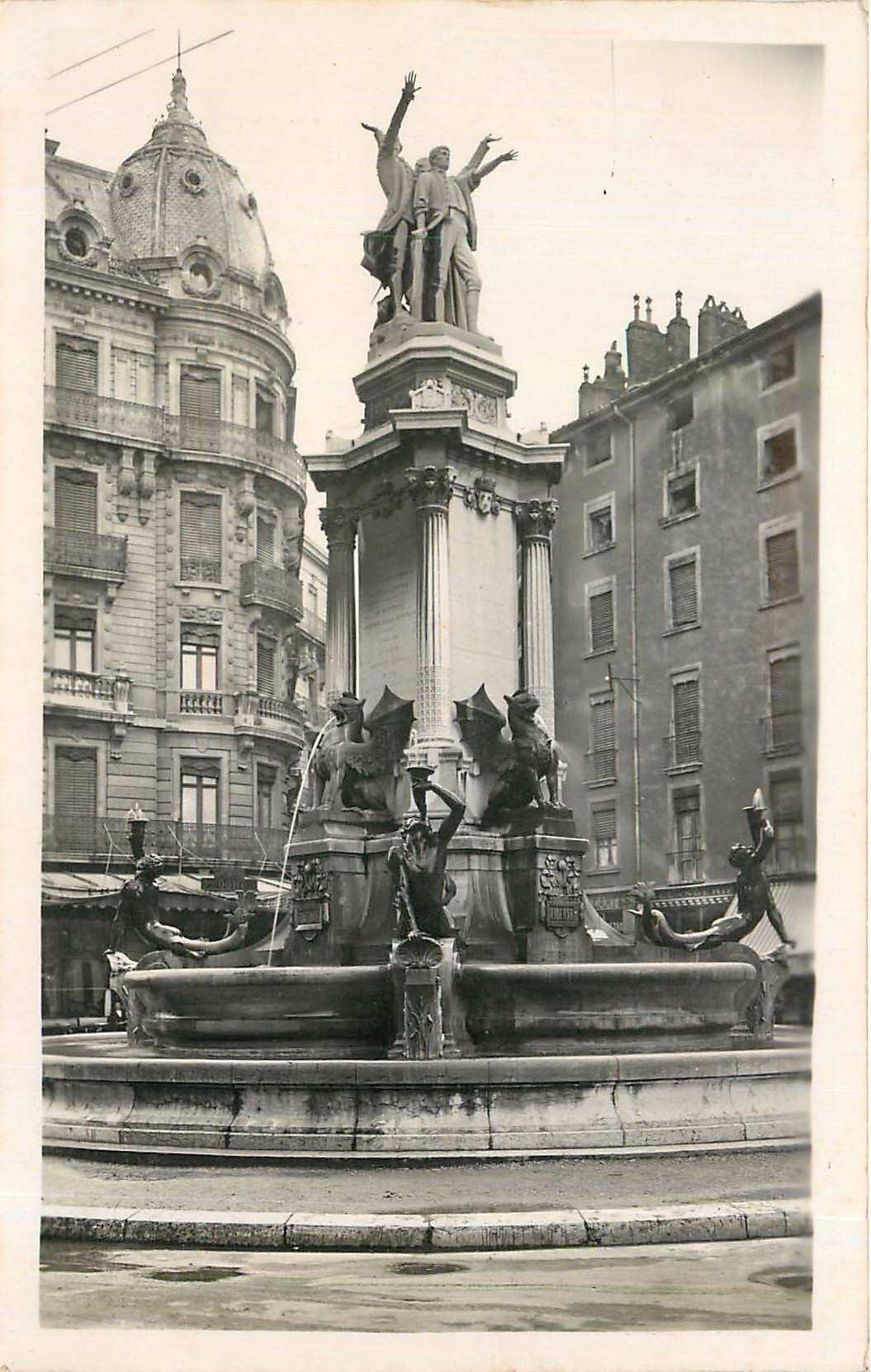 CPA GRENOBLE-Monument élevé à la Gloire Des Trois ordres Dauphinois