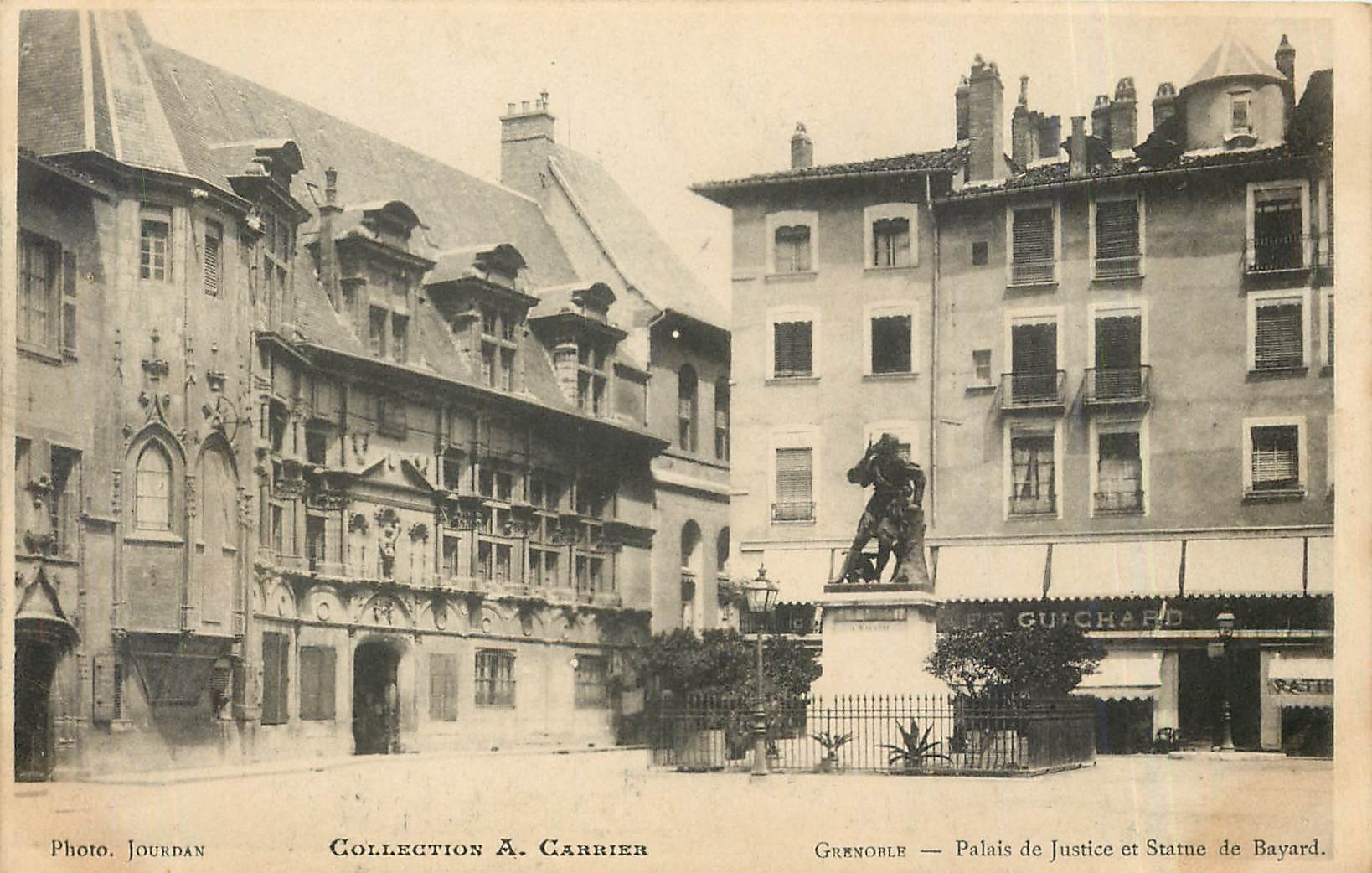 CPA GRENoBLE-Palais de Justice et Statue de Bayard