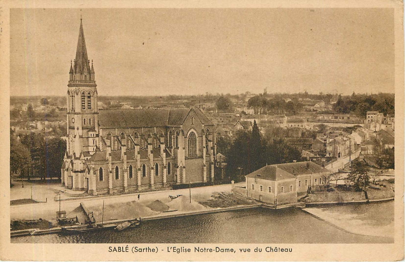 CPA SABLE (Sarthe)-L'Eglise Notre Dame  vue du Chateau