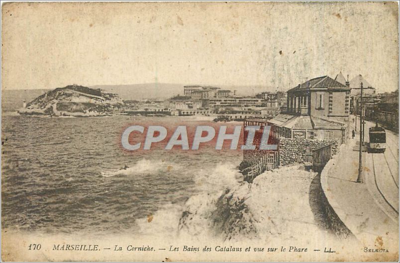 CPA MARSEILLE-La Corniche-Les Bains des catalans et vue sur le Phare