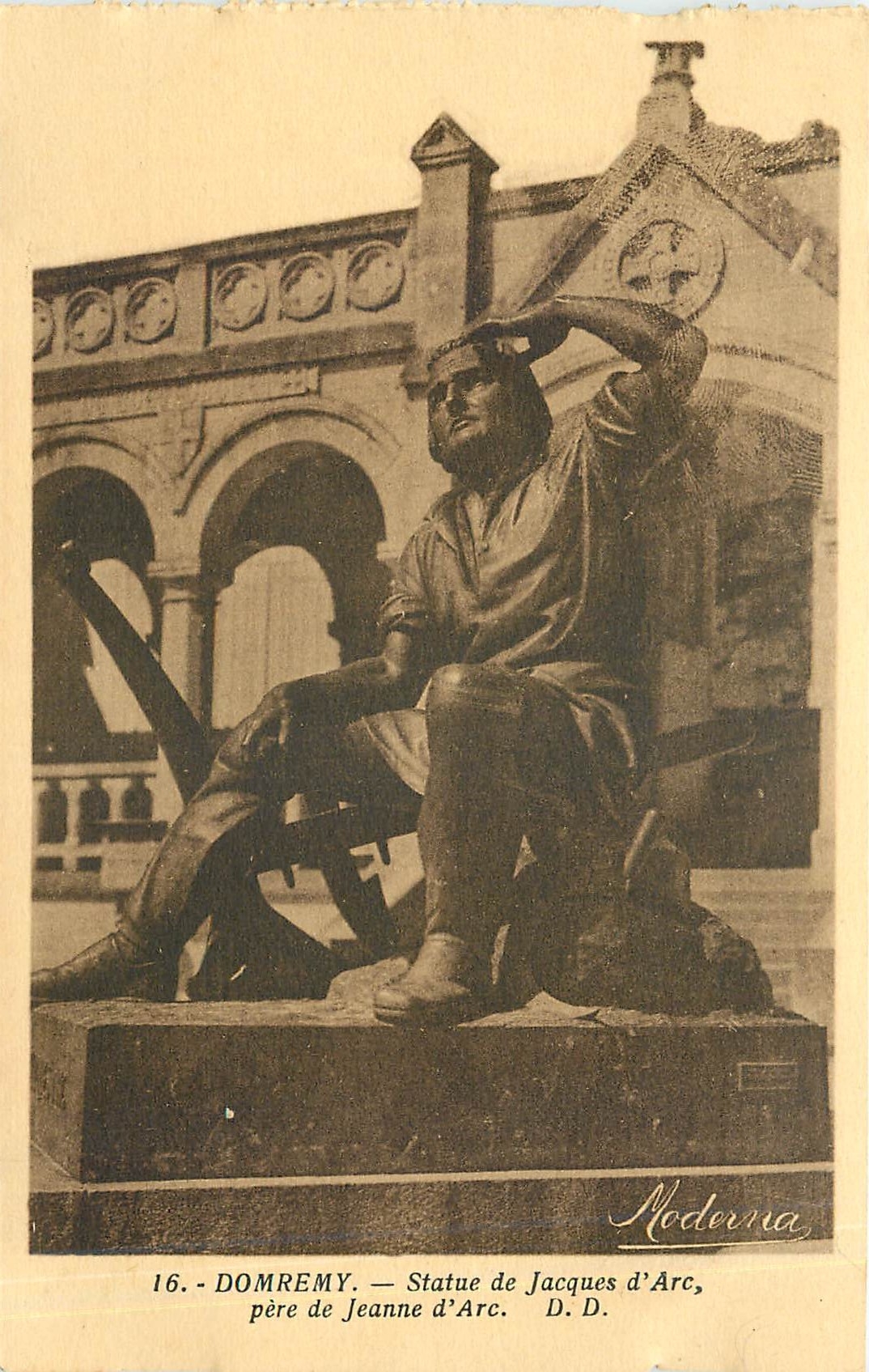 CPA DOMREMY-Statue de Jacques d'Arc père de Jeanne d'Arc