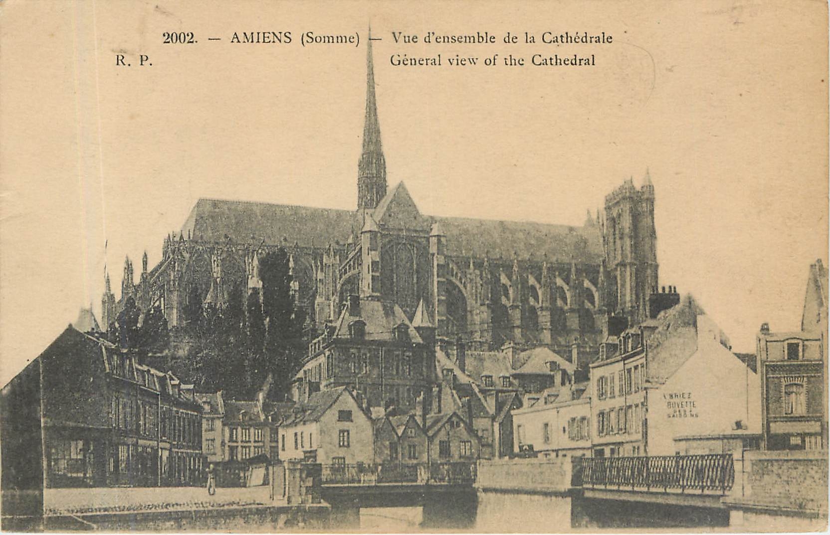 CPA AMIENS (SOMME)-Vue d'esnemble de la Cathédrale.
