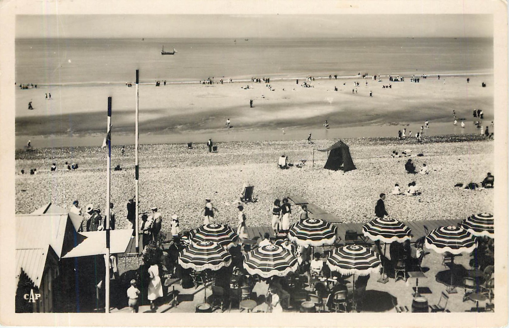 CPA CAYEUX sur MER.La Plage et Bar du Soleil
