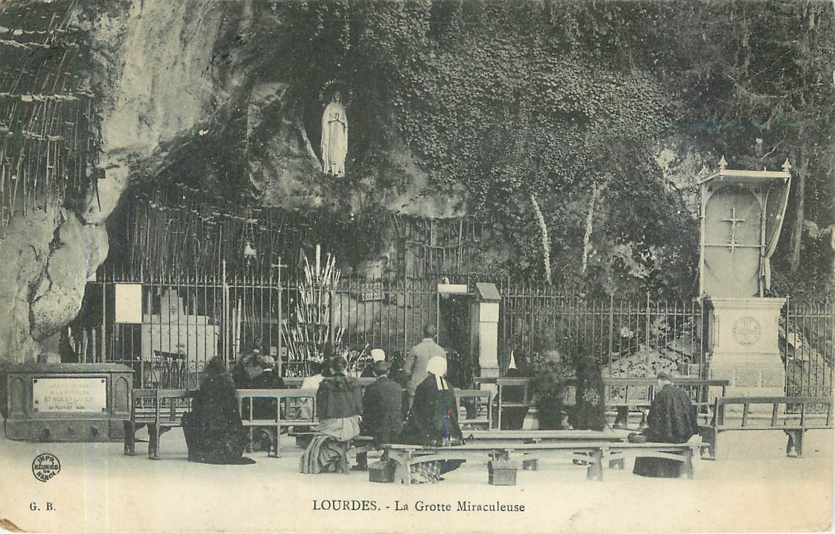 CPA LOURDES-La grotte Miraculeuse