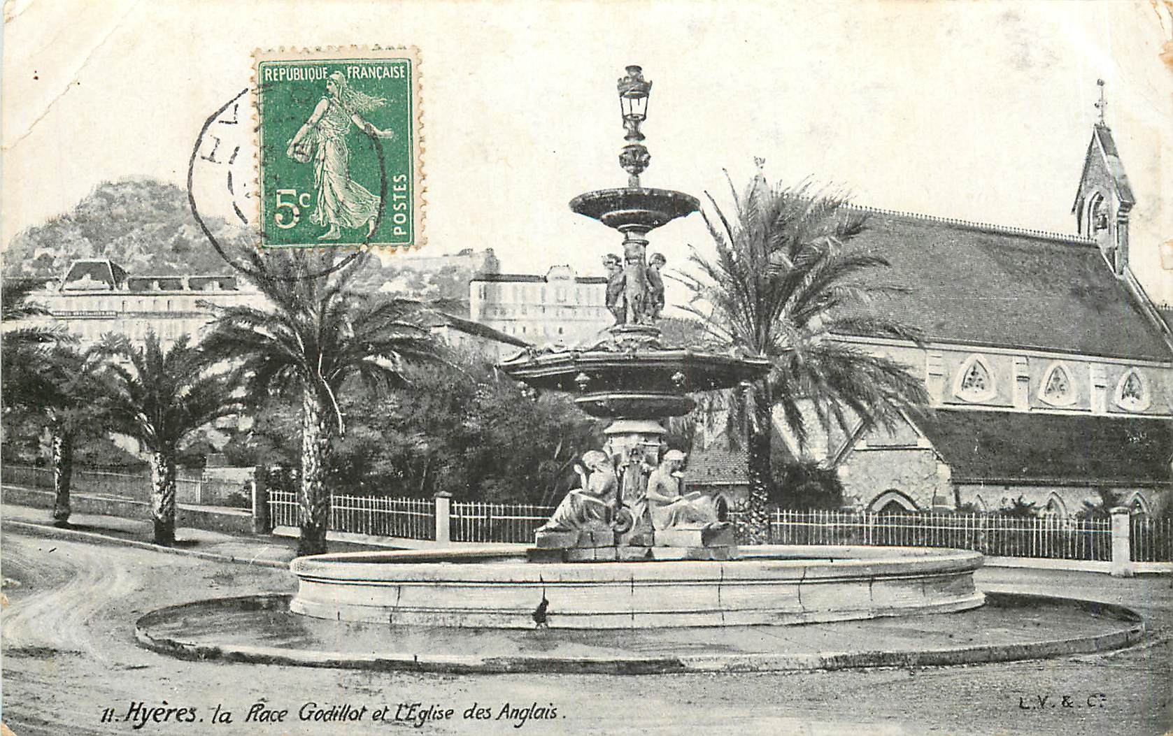 Hyères. La Place Godillot et L'Église des Anglais — L.V. & Cie