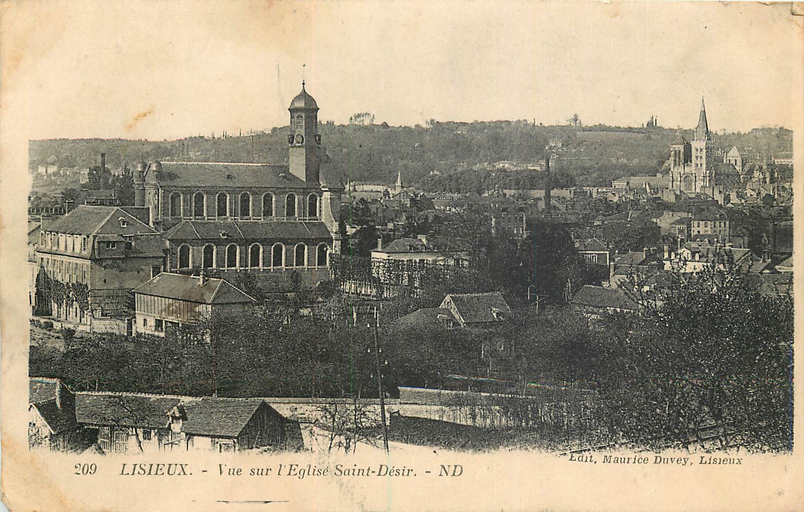 CPA Lisieux Vue sur l'Eglise Saint Desir 