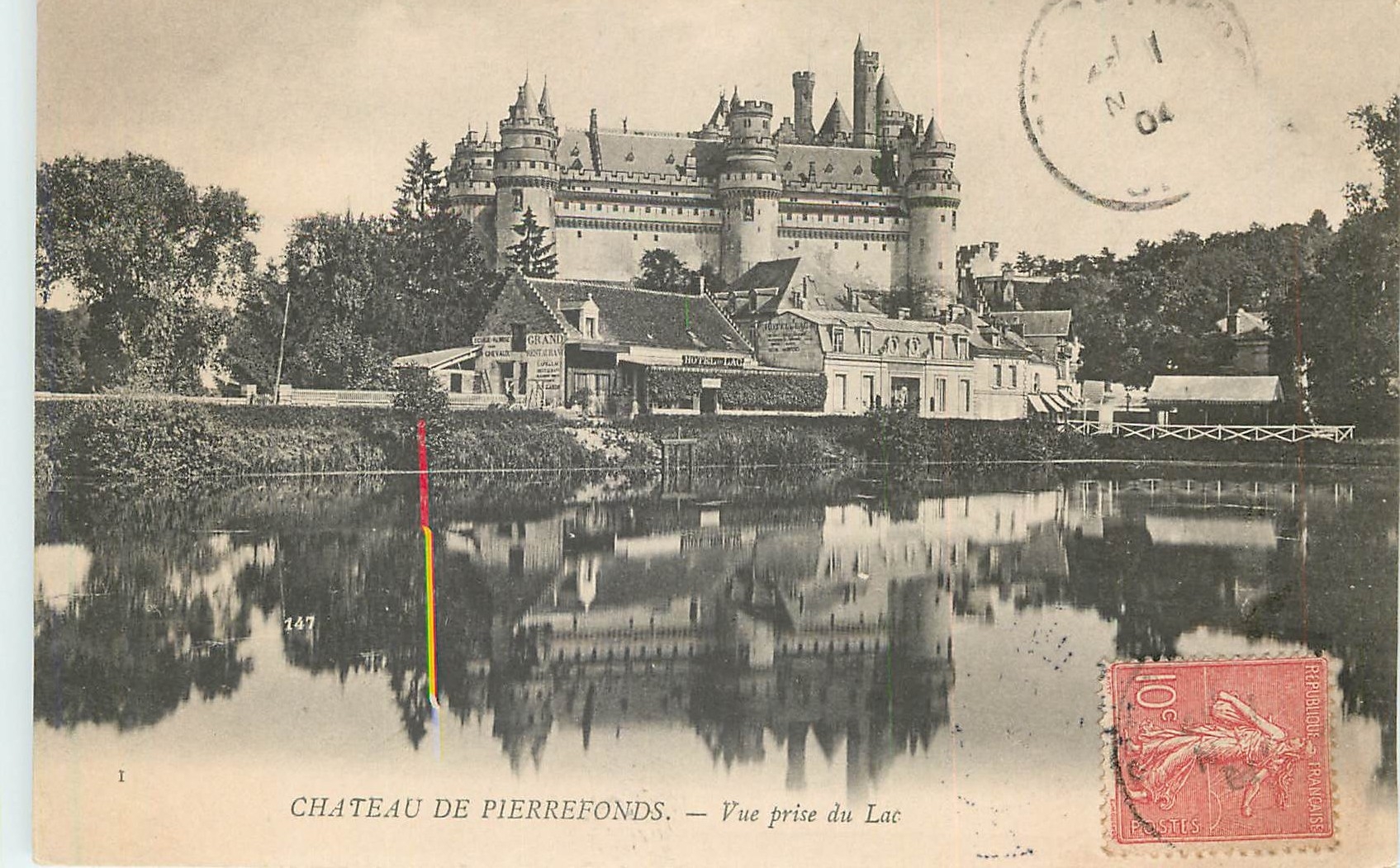 CPA Chateau de Pierrefonds Vue prise du Lac 