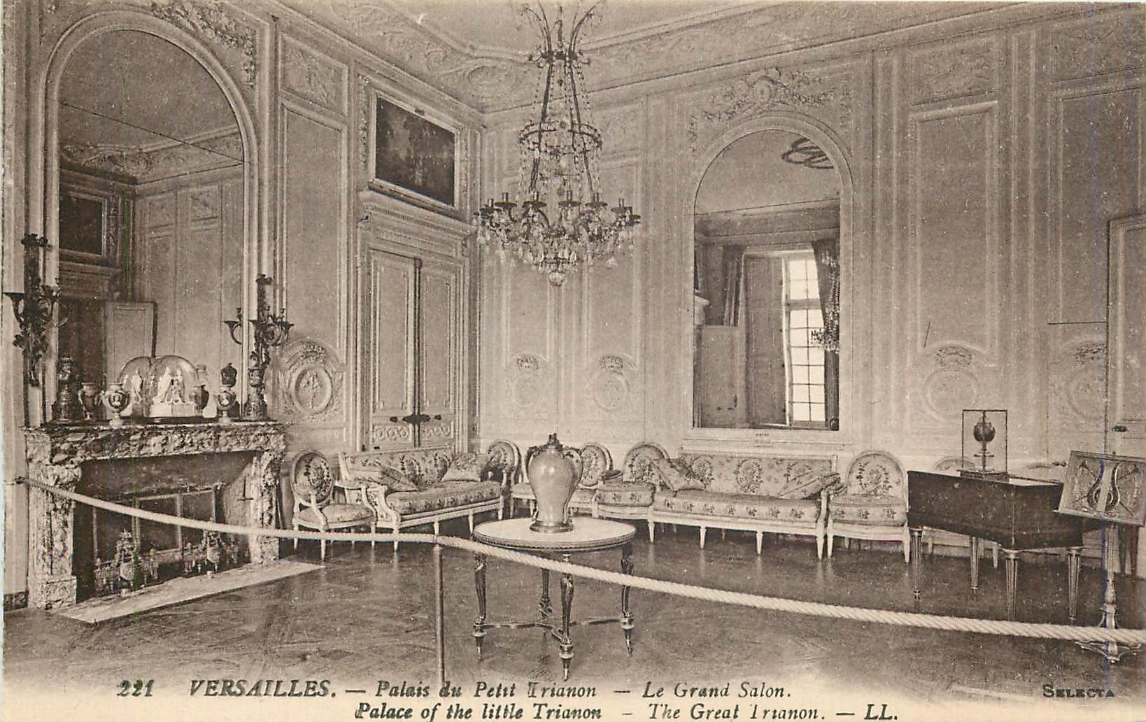 Versailles — Palais du Petit Trianon — Le Grand Salon — SELECTA