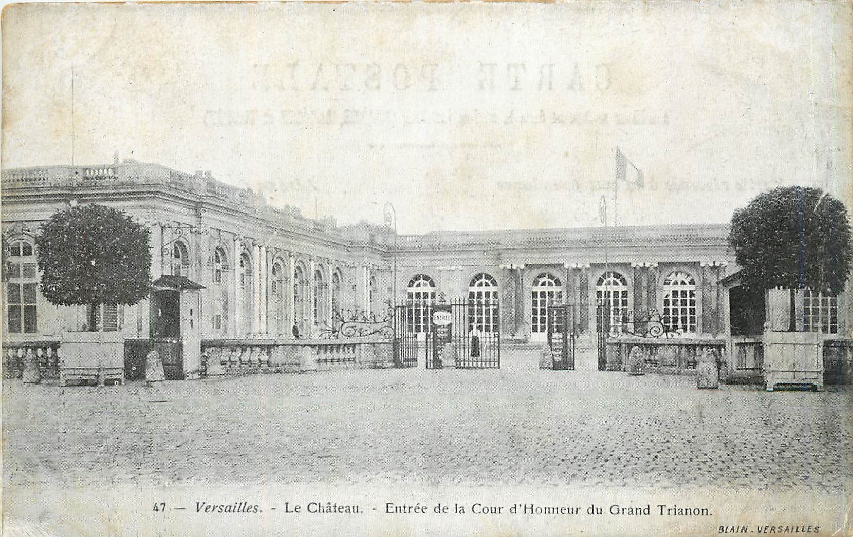 CPA Versailles Le Chateau Entree de la Cour d'Honneur du Grand Trianon 