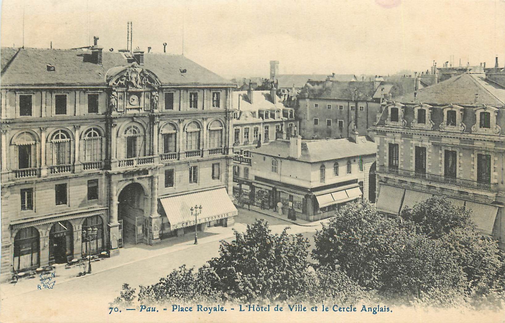 Pau - Place Royale - L'Hôtel de Ville et le Cercle Anglais — Crédit Lyonnais, n°70