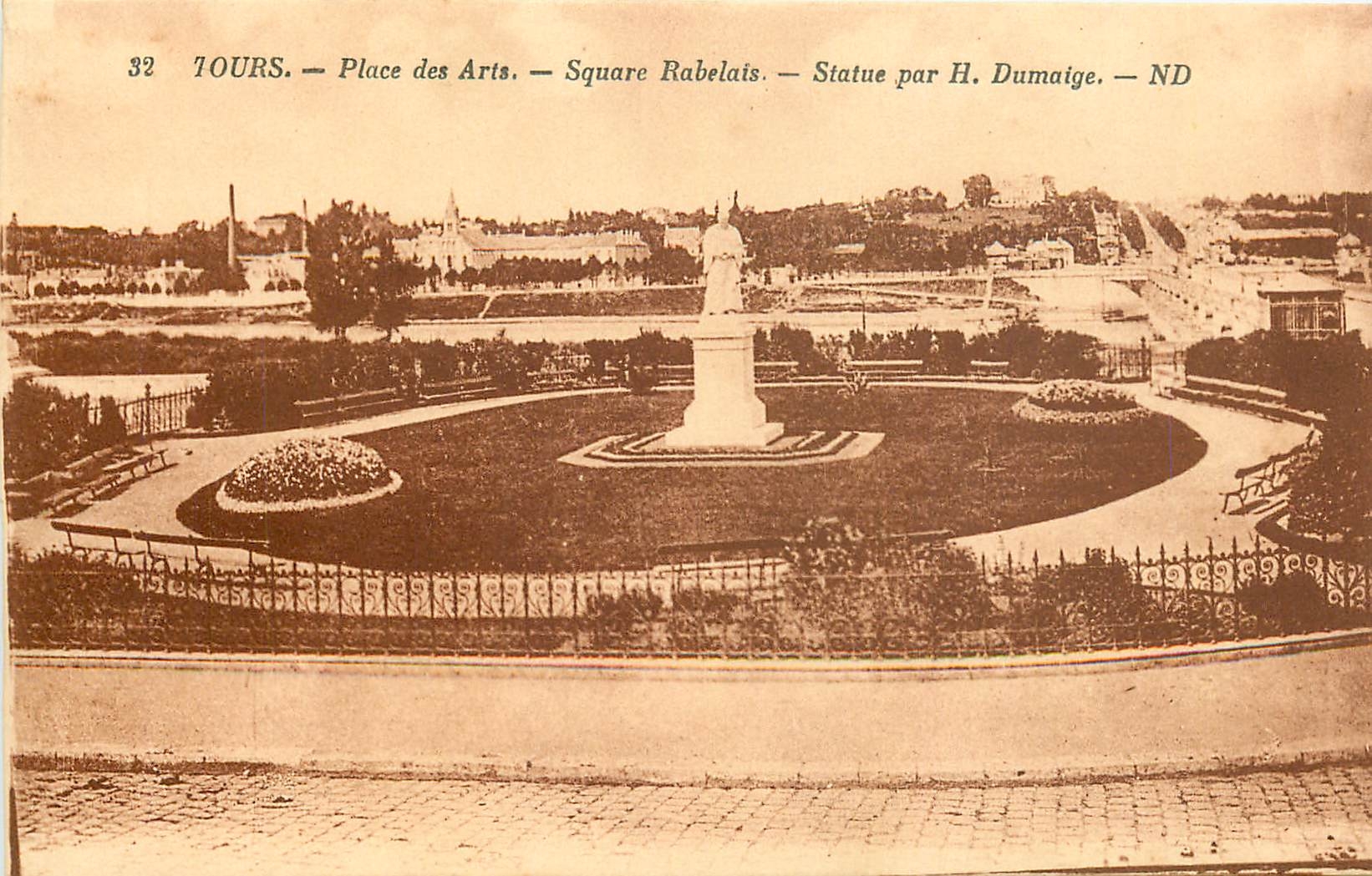 CPA Tours Place des Arts Square Rabelais Statue par H Dumaige 