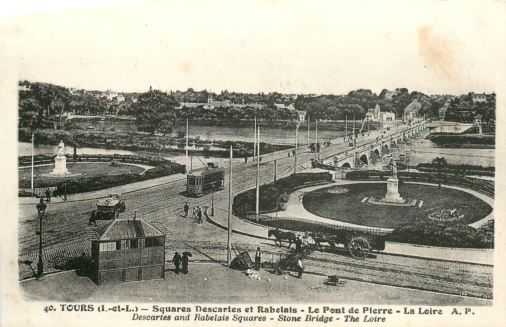 CPA Tours L et L Squares Descartes et Rabelais Le Pont de Pierre La Loire A P 
