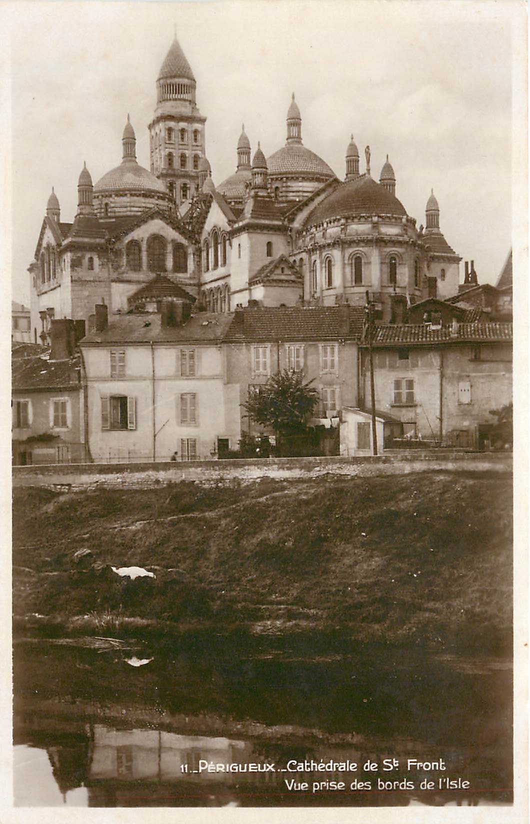 CPA Perequeux Cathedrale de Ste Front Vue prise des bords de l'Isle 