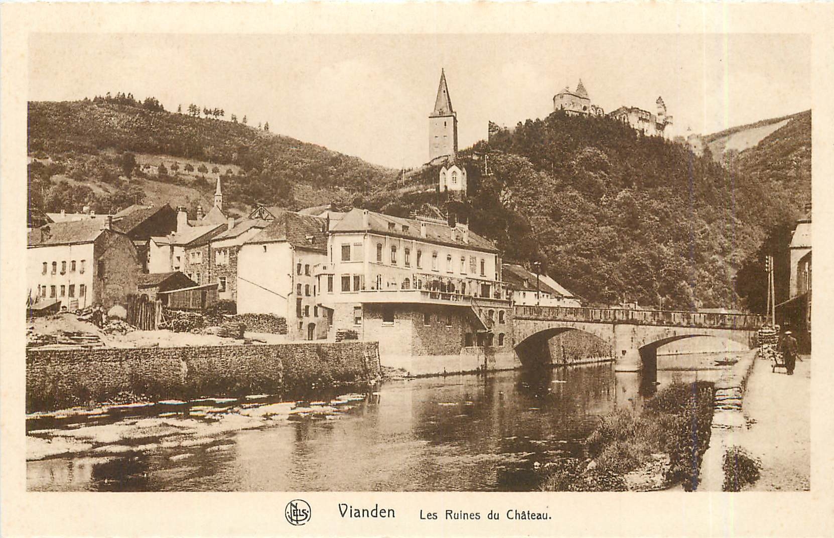 CPA Vianden Les Ruines du Chateau 