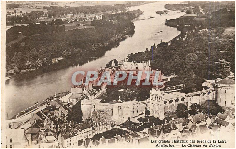 CPA Les grands Chateaux des bords de la Loire Amboise Le Chateau vu d'avion 
