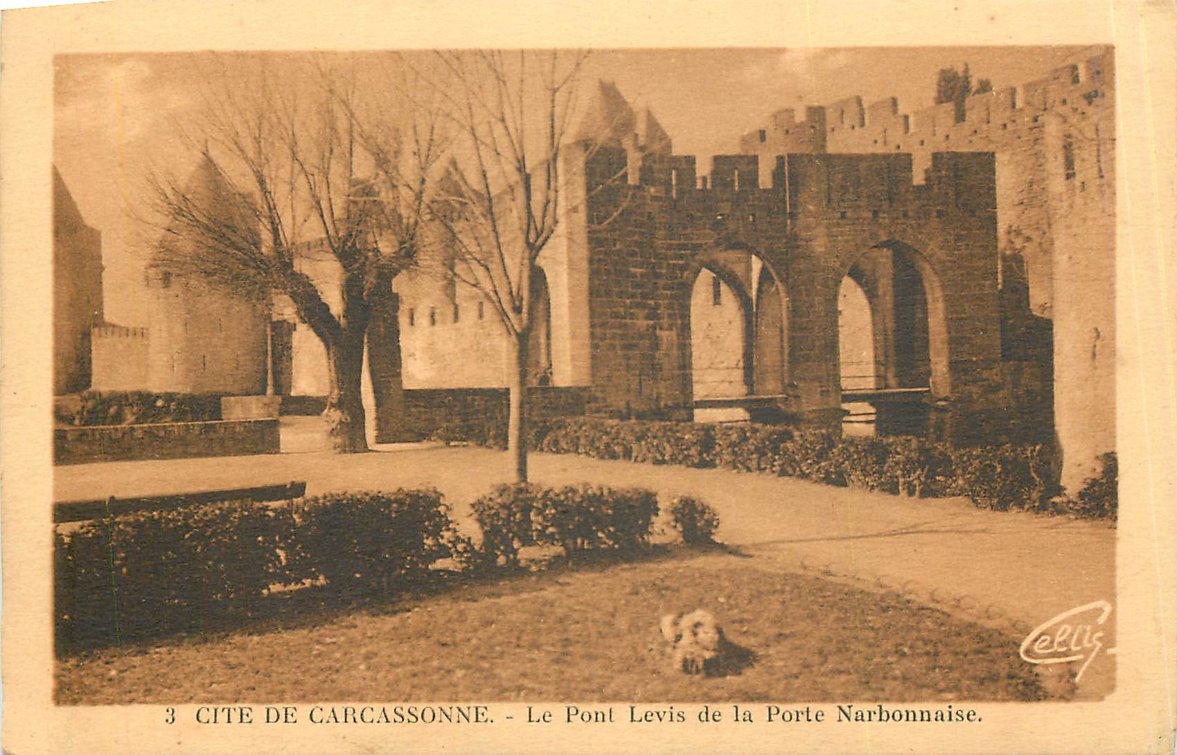 CPA Cite de Carcassonne Le Pont Levis de la Porte Narbonnaise 