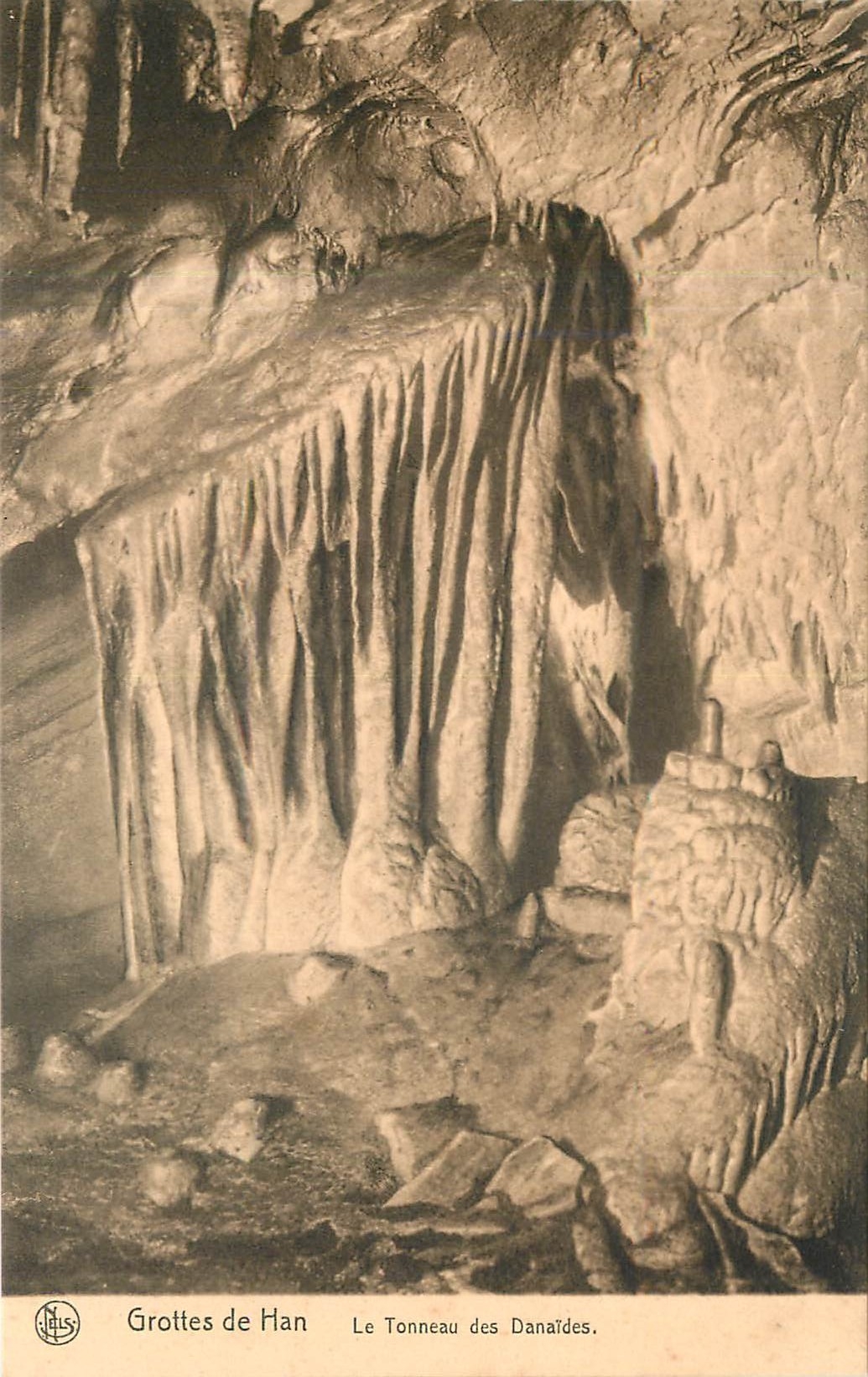 CPA Grottes de Han Le Tonneau des Danaides 