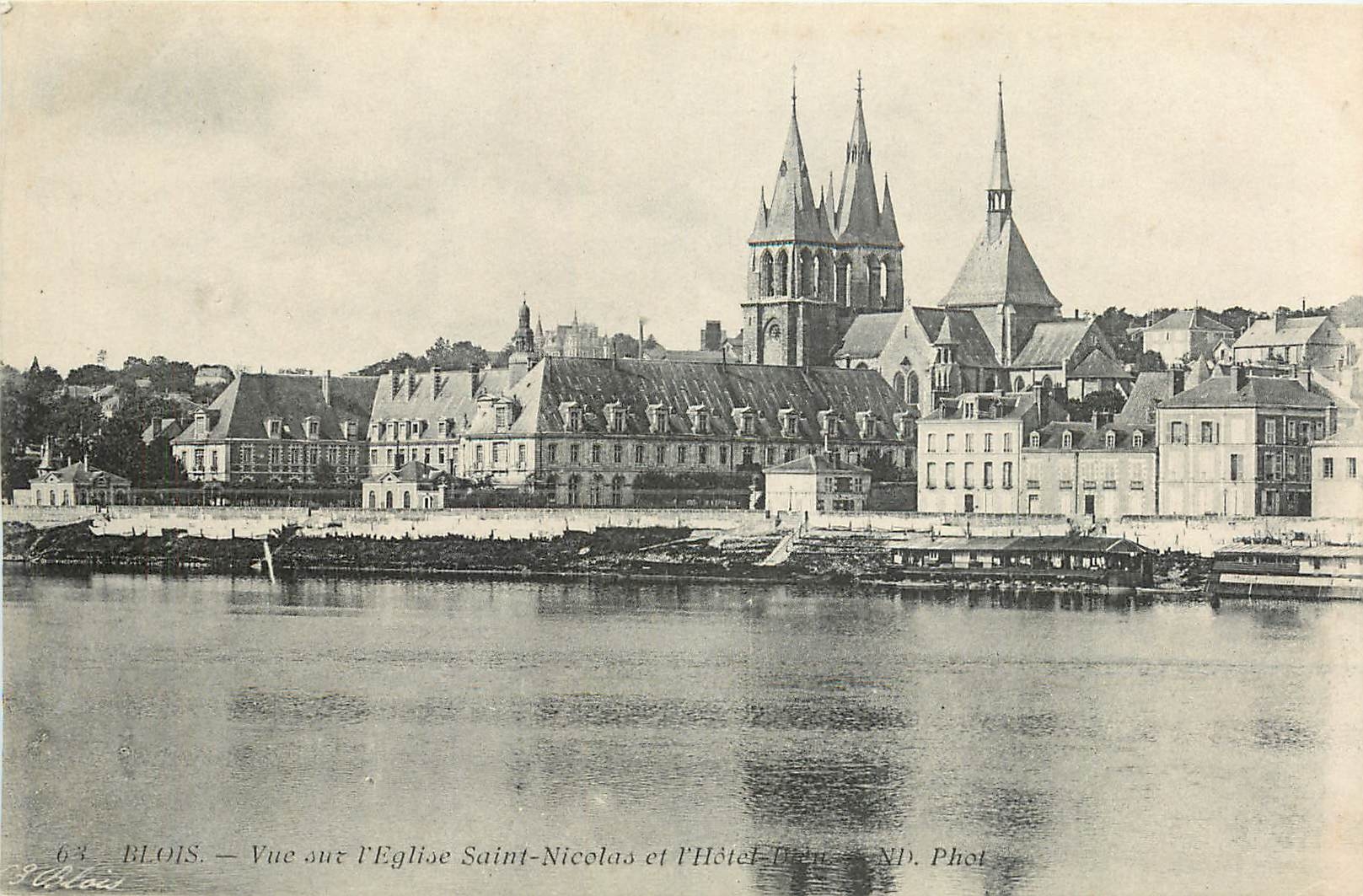 CPA Blois Vue sur l'Eglise Saint Nicolas 