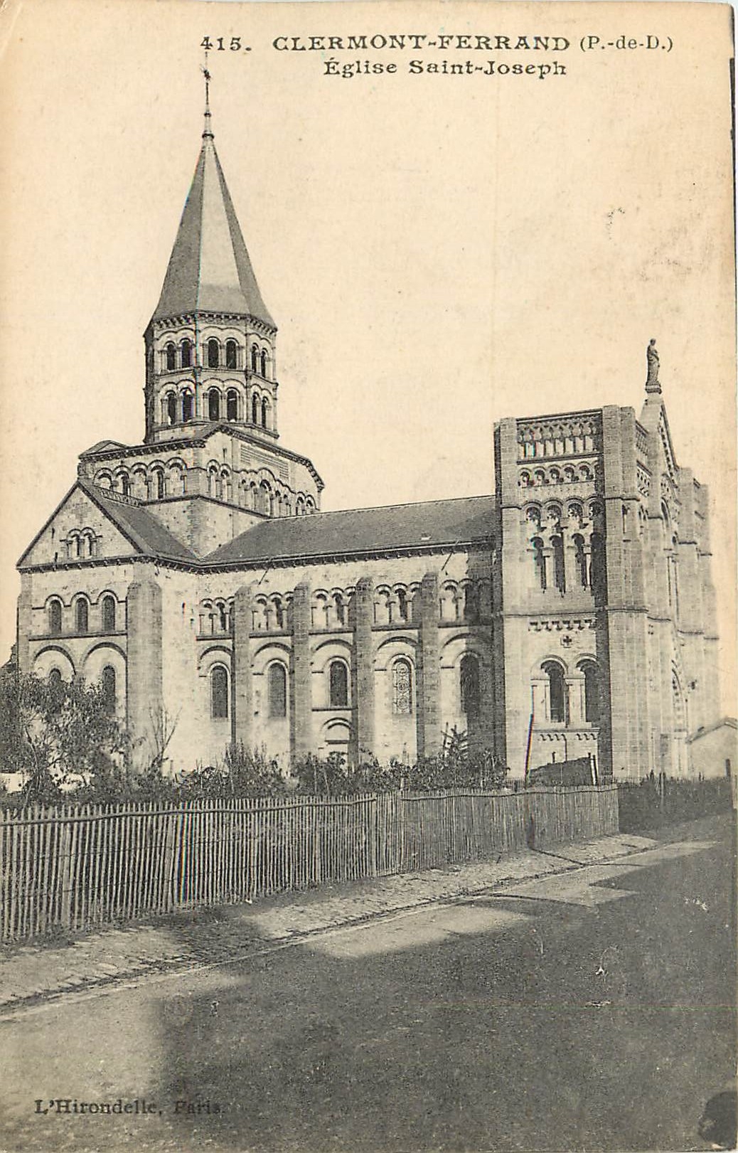 CPA Clermont Ferrand P de D Eglise Saint Joseph 