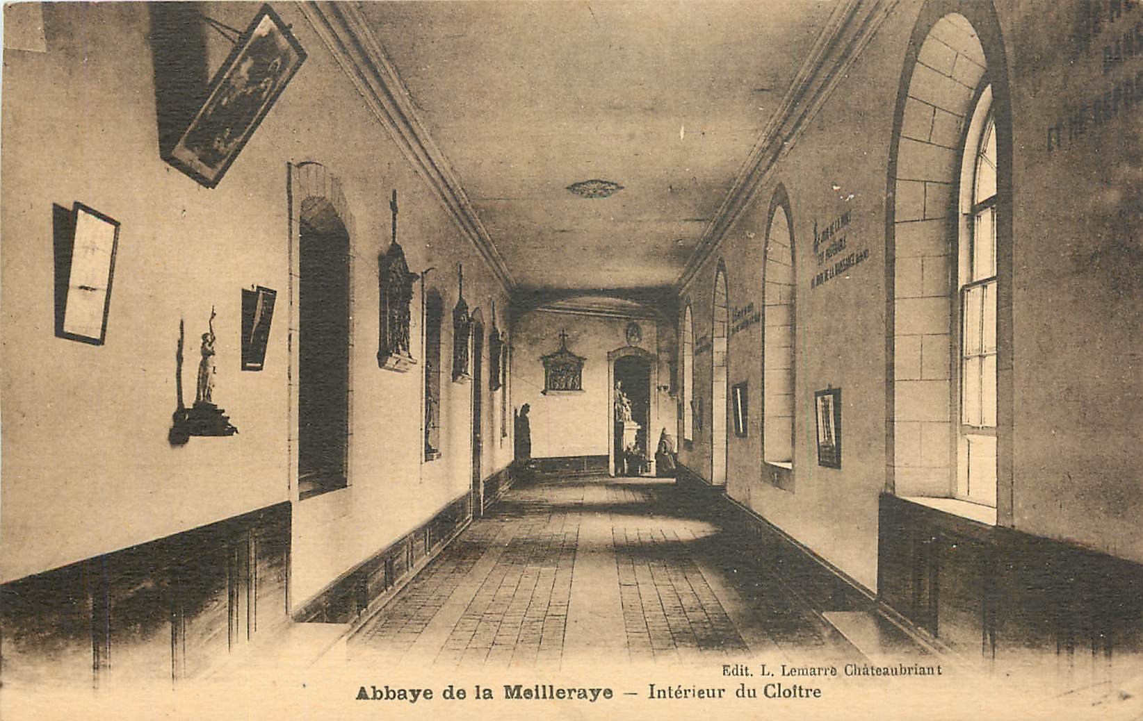 CPA Abbaye de la Meilleraye Interieur du Cloitre 