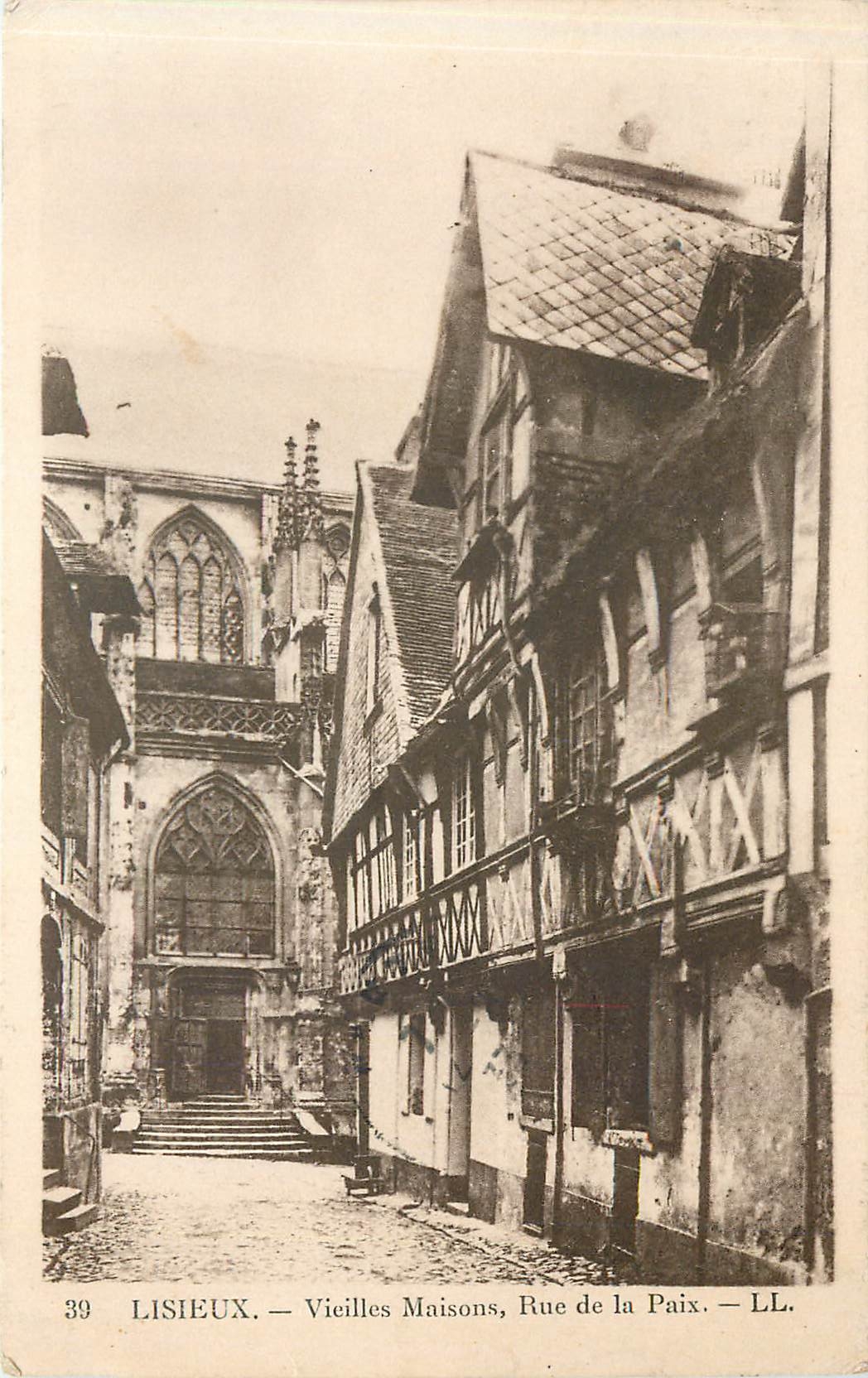 Lisieux — Vieilles Maisons, Rue de la Paix — LL.